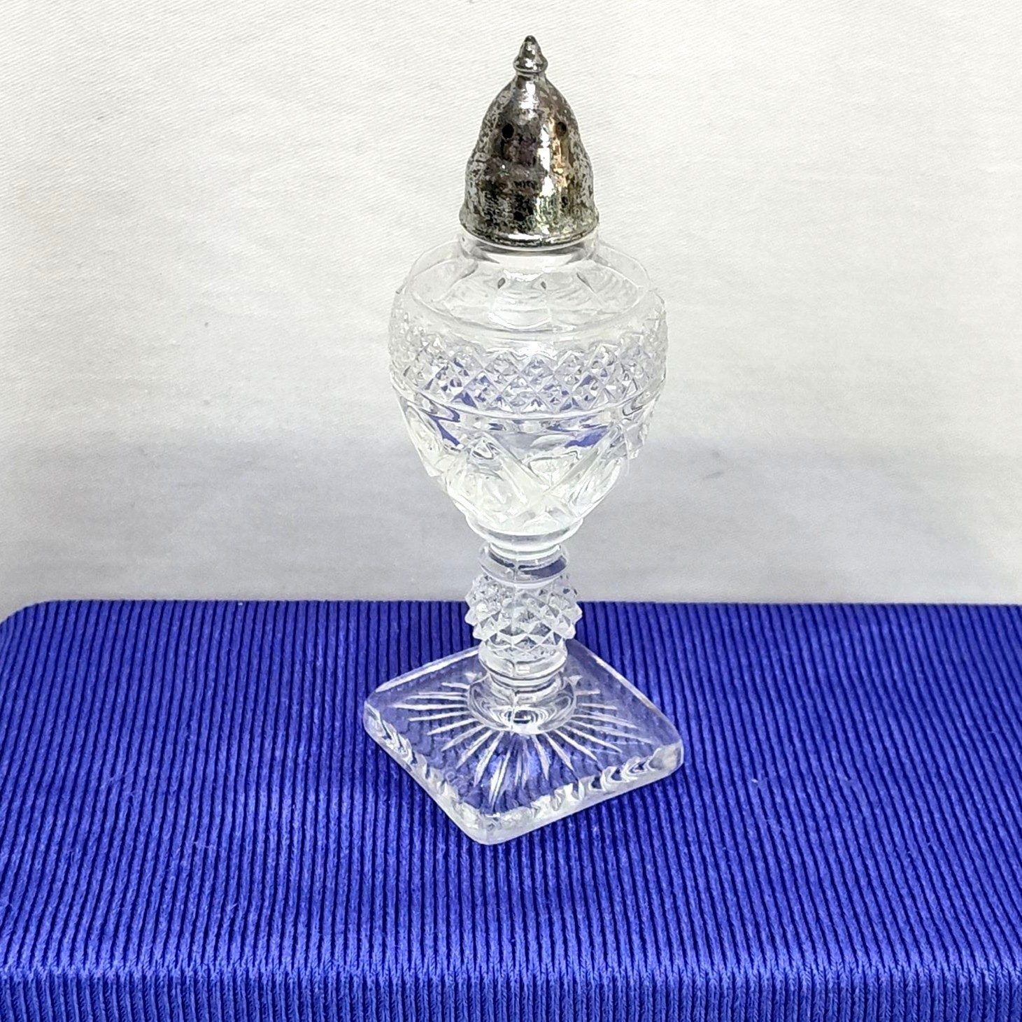 Imperial Cape Cod Pattern Glass 5″ Tall Shaker Silver-Plated Top Elegant Design