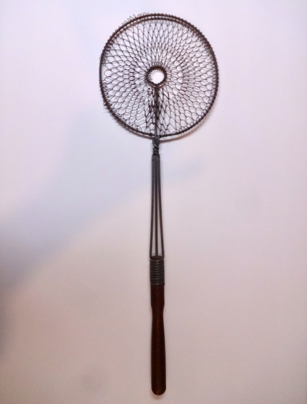 Vintage Round Woven Metal Wire Mesh Head Rug Beater Wooden Handle Farmhouse