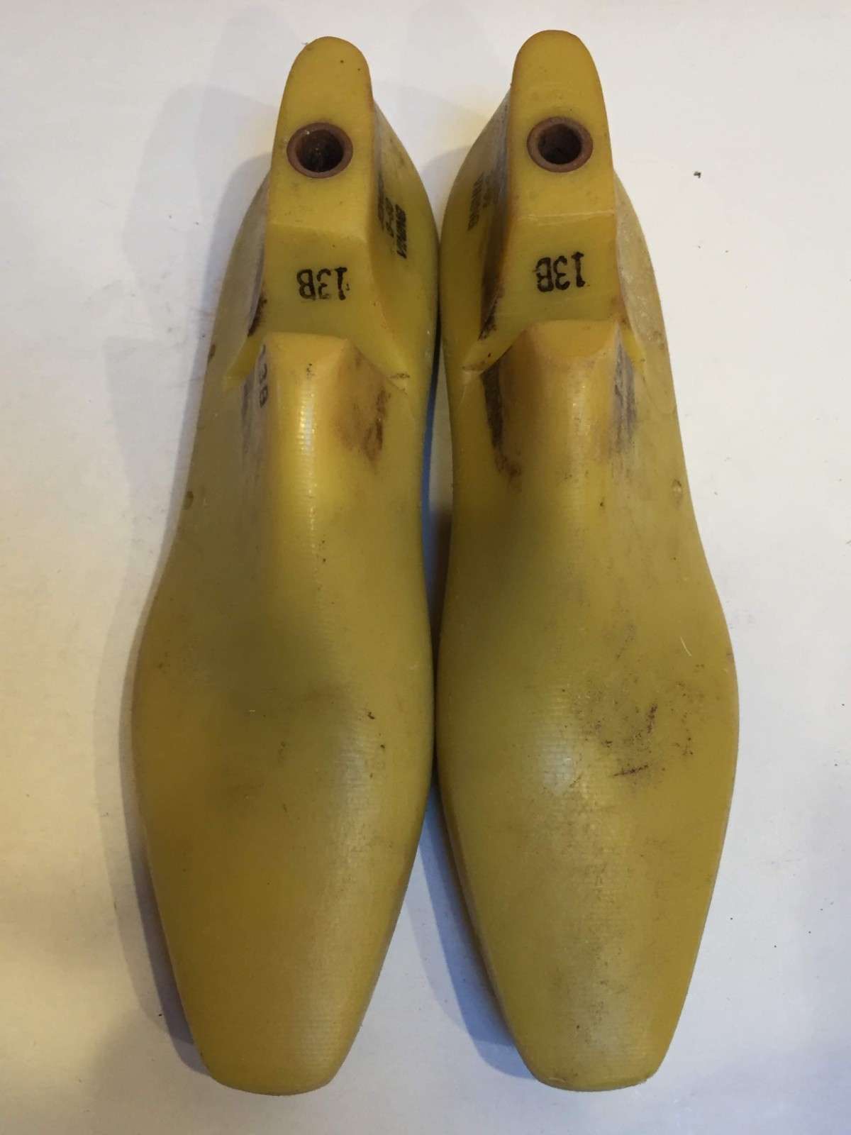 VINTAGE PAIR OF SIZE 13 B SHOE LASTS FROM JONES & VINING OF MOLDED PLASTIC