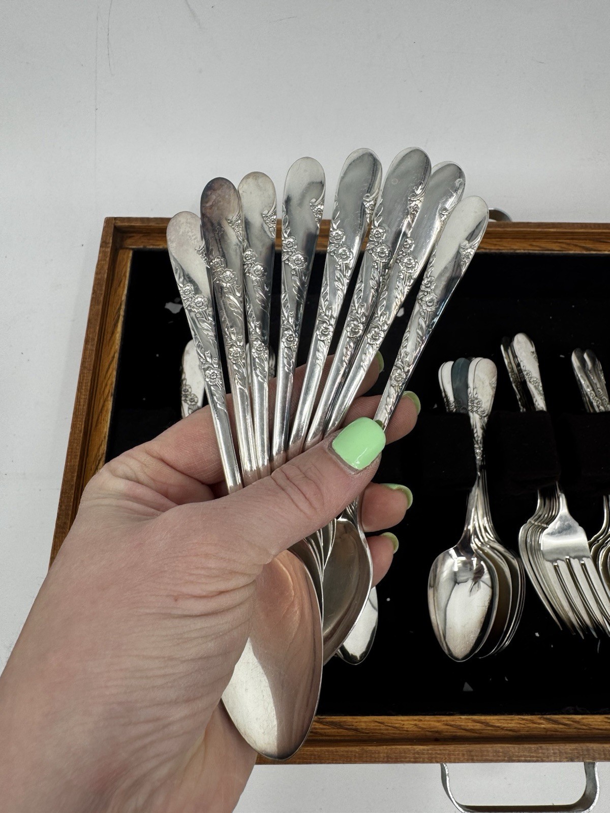 Tudor Plate Oneida Community Bridal Wreath 179 1946 74 Pieces in Storage Boxes