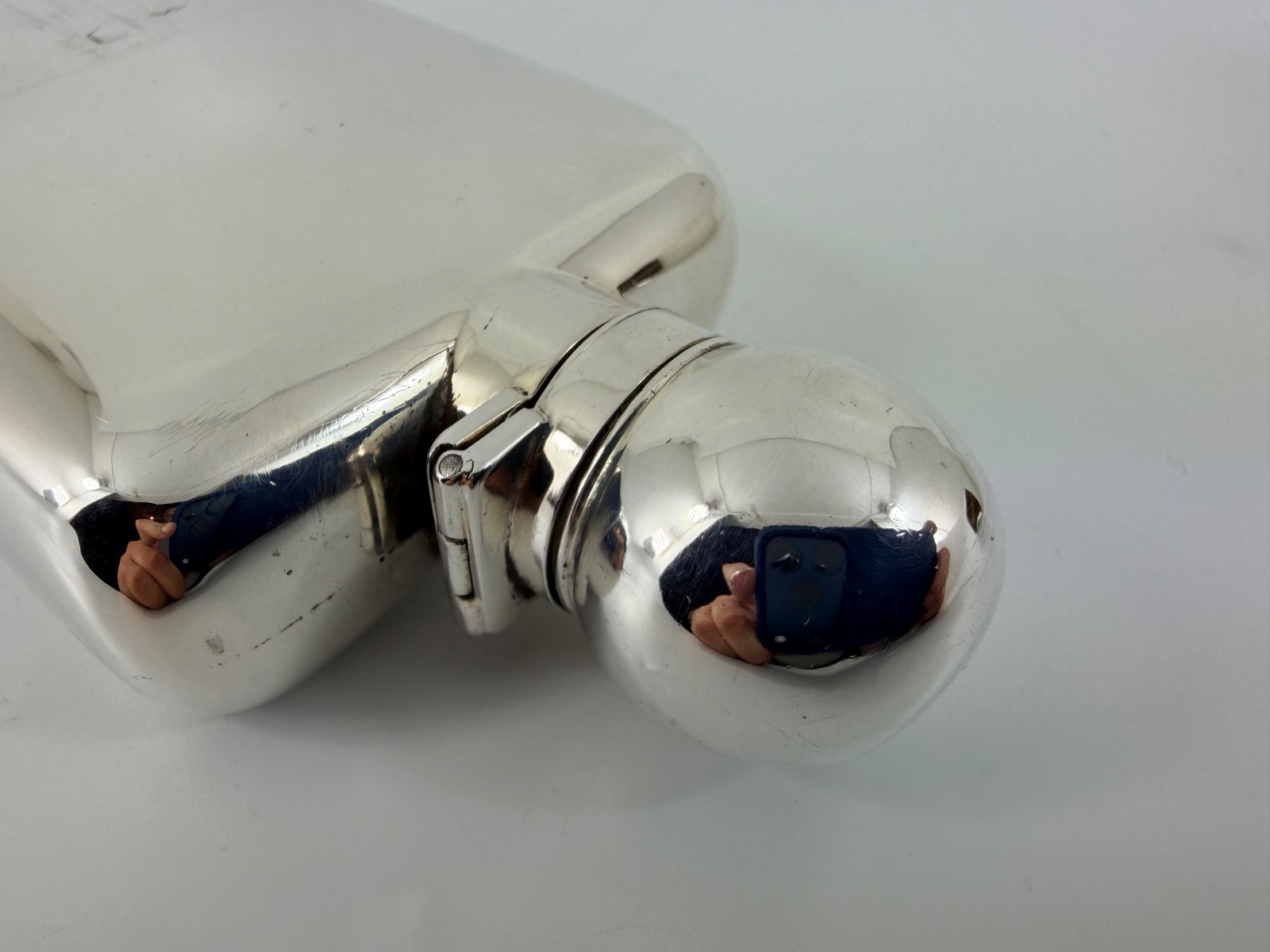 SOLID STERLING SILVER HANDSOME VICTORIAN PLAIN HIP FLASK LONDON 1894 184G