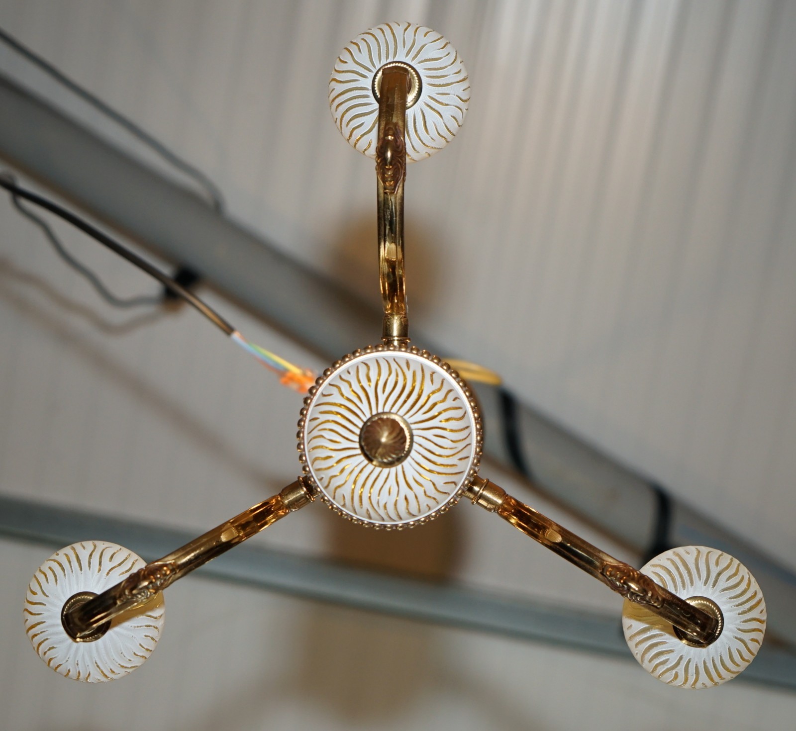1 OF 4 RECCAGNI MADE IN ITALY BRASS & FROSTED GLASS 3 CANDLE LIGHT CHANDELIER