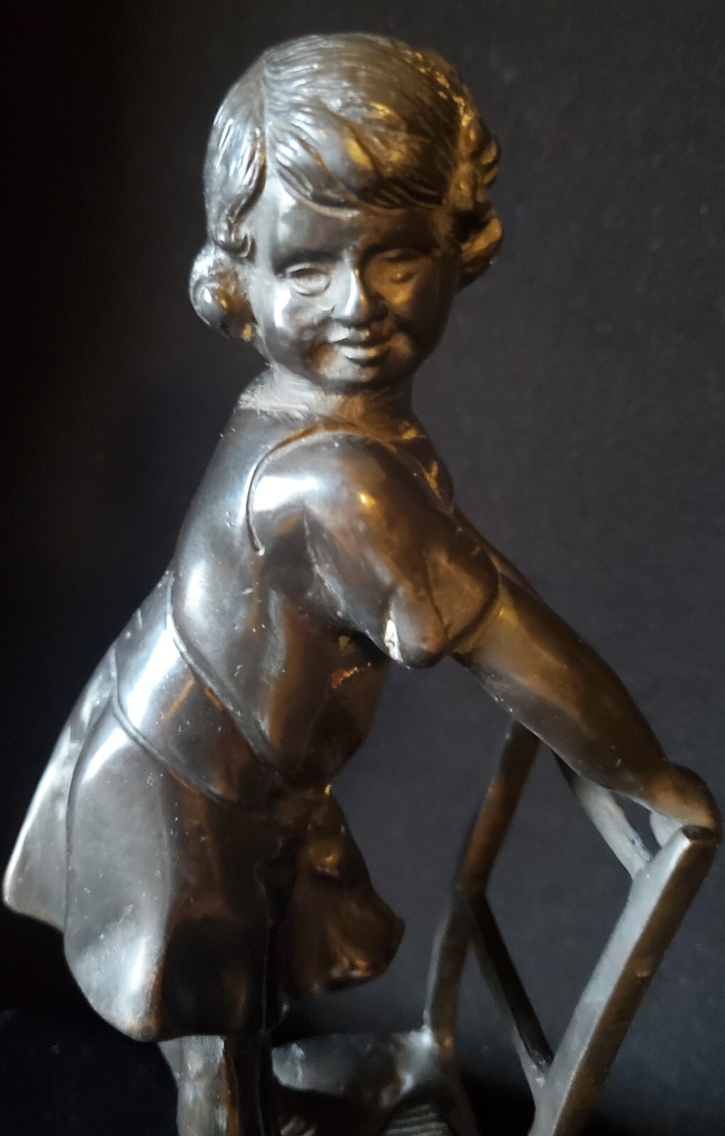 VINTAGE BRONZE QUALITY GIRL ON CHAIR SIGNED FINE QUALITY ART DECO STYLE