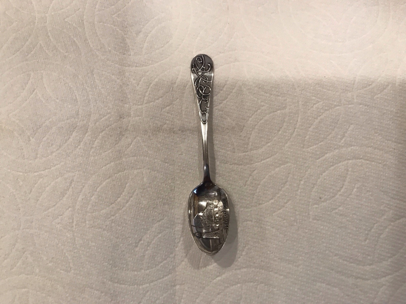 Wallace Sterling Silver Fort Dearborn Souvenir Spoon, 7.5g 3-7/8″ J4.17