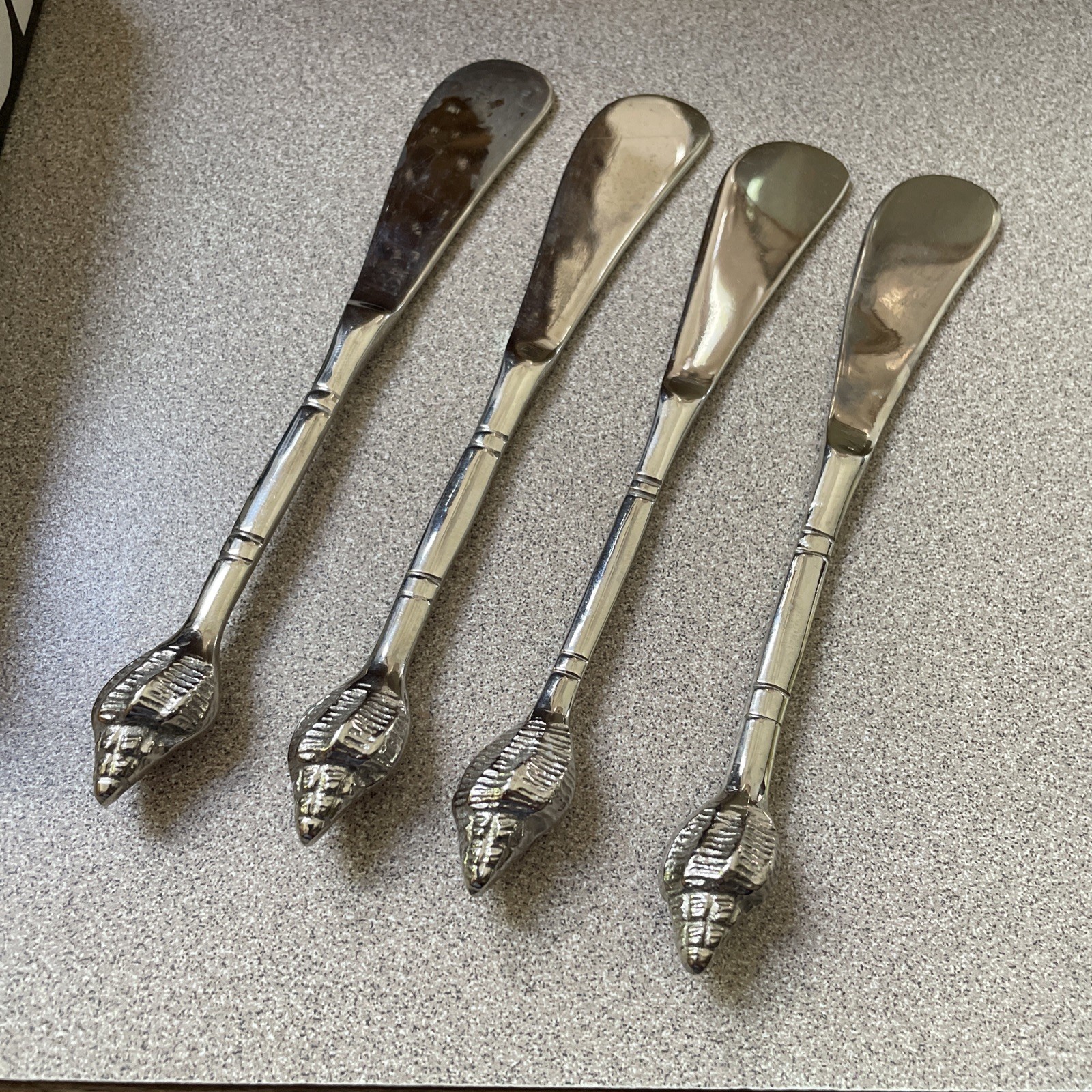 Set Of 4 Artisanal Made Stainless Butter Knife Seashell Handle 6″L