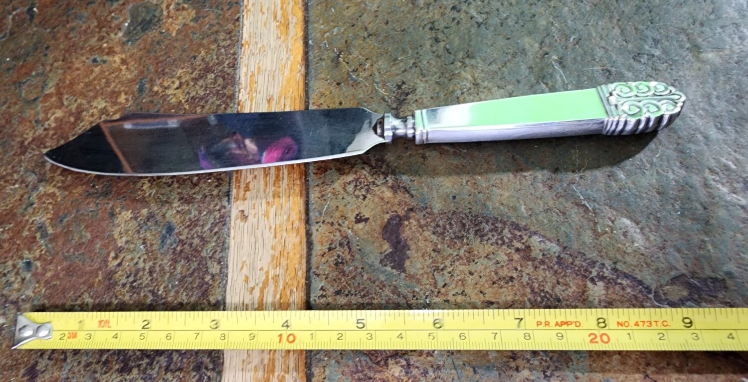 NICE EUROPEAN SILVERPLATED CAKE SLICING & SERVING KNIFE 🥮 🍰 🎂