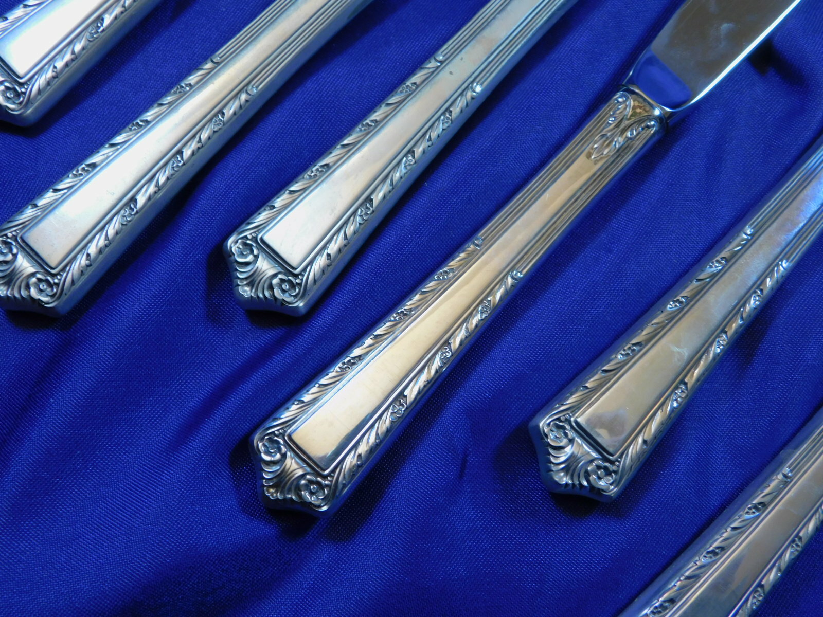 FINE ARTS PROCESSIONAL STERLING SILVER PLACE KNIFE – NEARLY NEW CONDITION