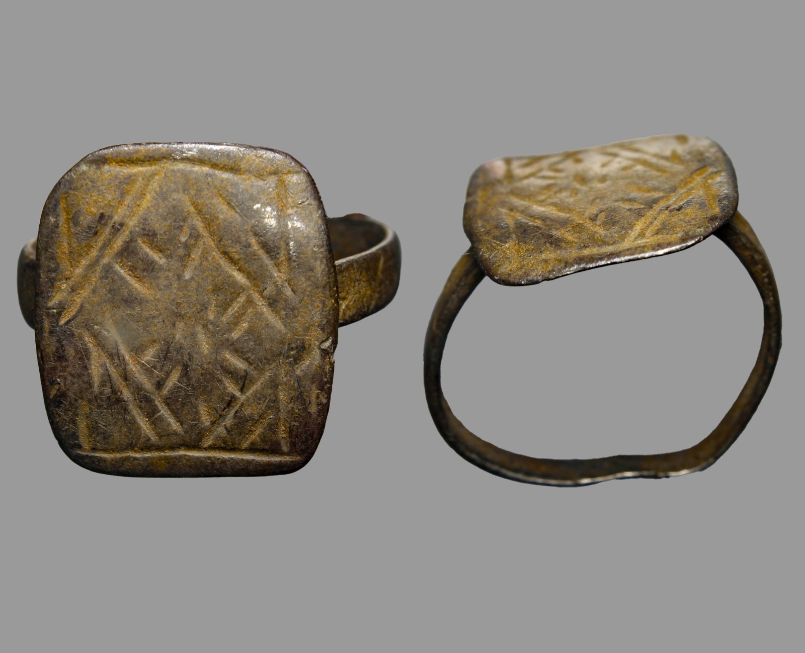 Crusader Period Silver Heraldic Signet Ring, Jerusalem Find, Circa 1200AD COA
