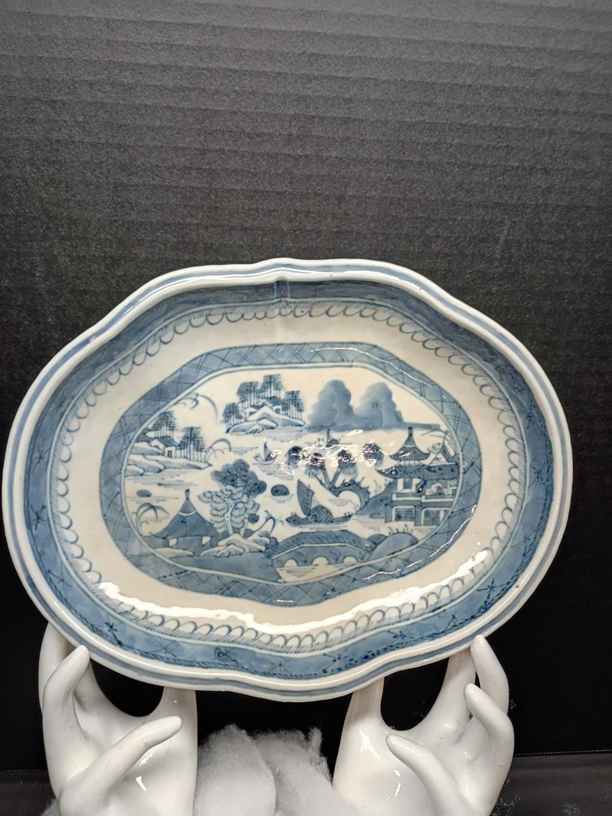 Chinese expoertr Canton Oval Lobed Platter 19th Century Glaze River Landscape