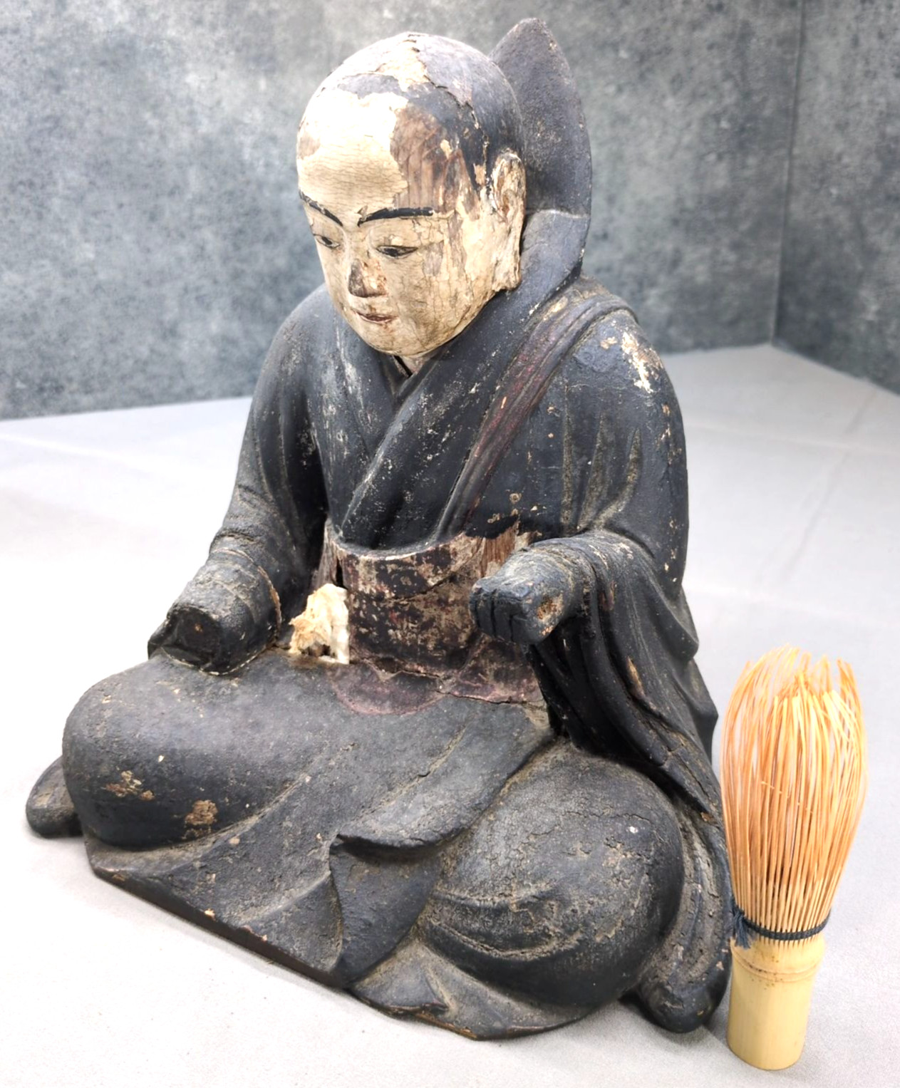 Japanese Vintage Wood Carved Seated Monk Buddhist Statue H9.1×W9.1×D6.7in 30.6oz