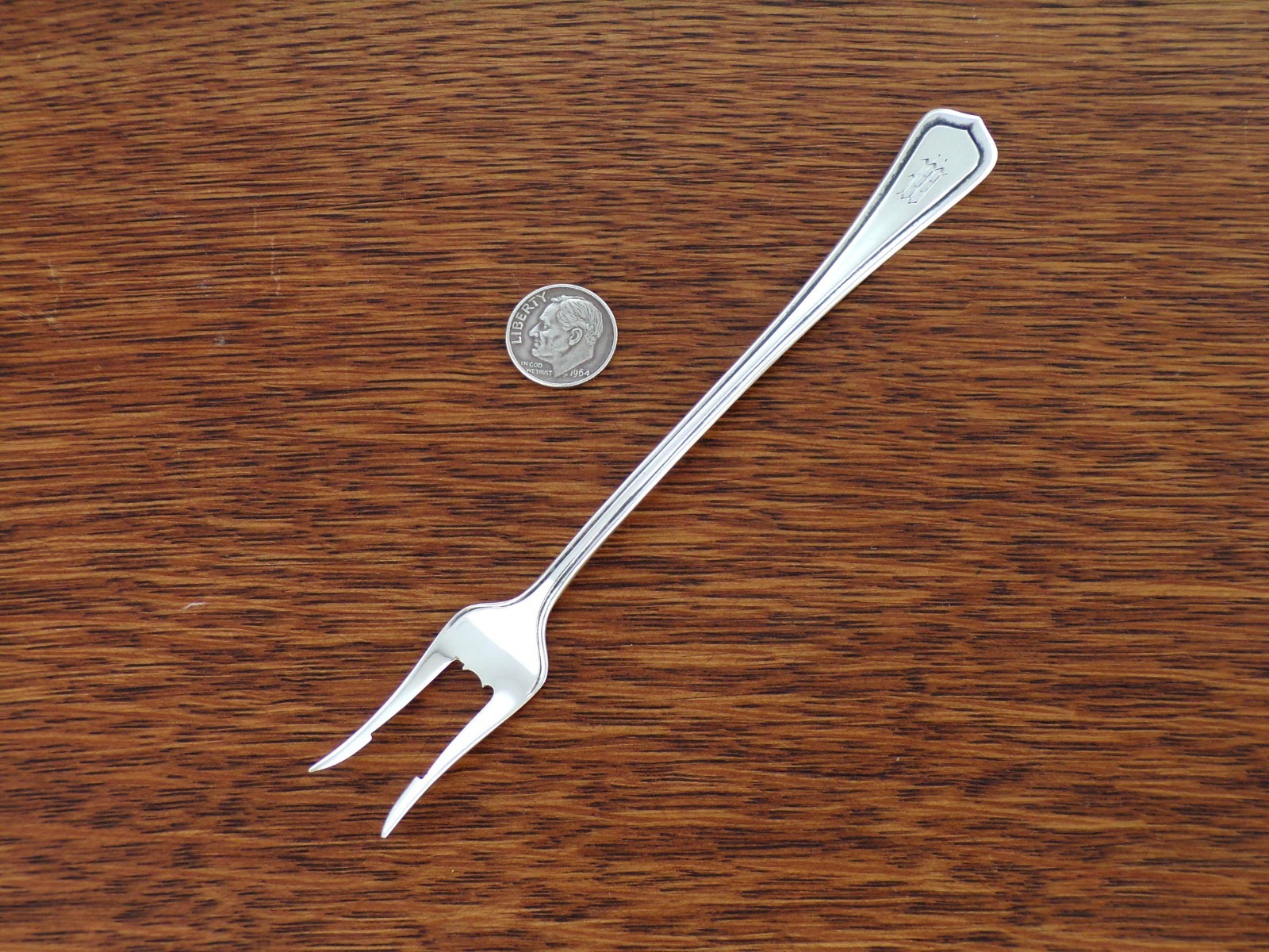 Antique LUNT Sterling Silver CAROLINA Pattern 2-Tine PICKLE Serving FORK 5 7/8″