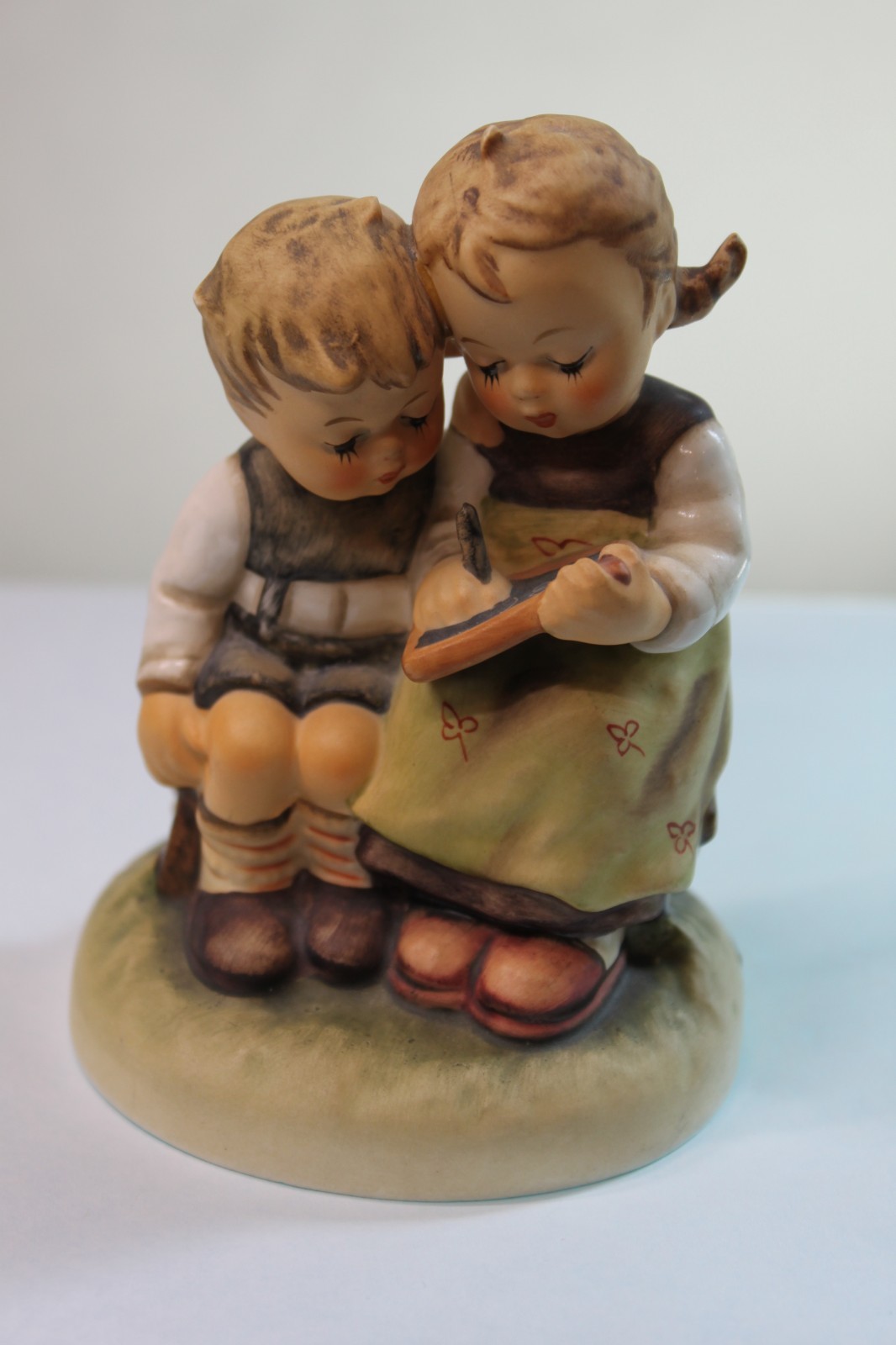 Hummel Goebel 4.75″ “Smart Little Sister” Collectible Porcelain Fig. #346, TMK-5