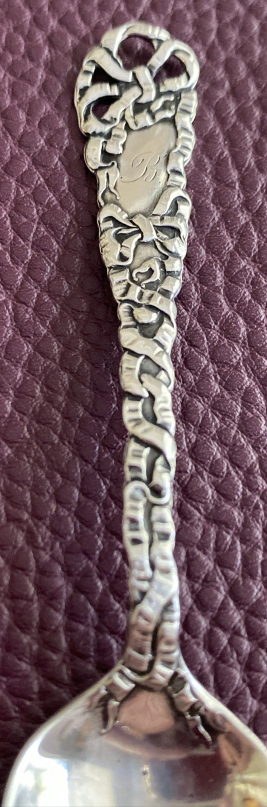 La Belle Pattern by R Wallace & Sons Ribbon Bow Design 4 1/8″ Sterling Spoon 10g