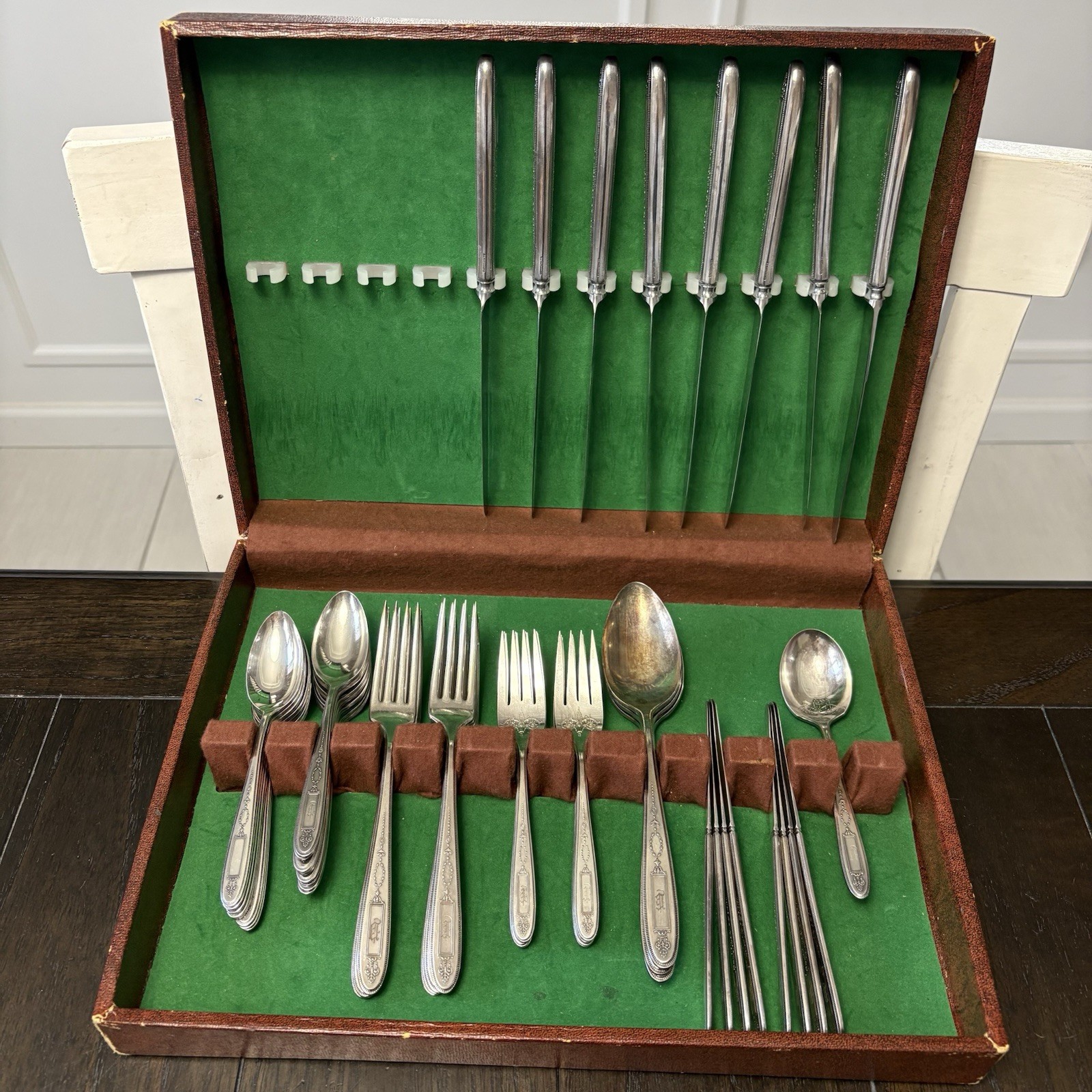52 pc Oneida GROSVENER pattern Silverplate flatware Set Box 1921 Antique Svc 8 +