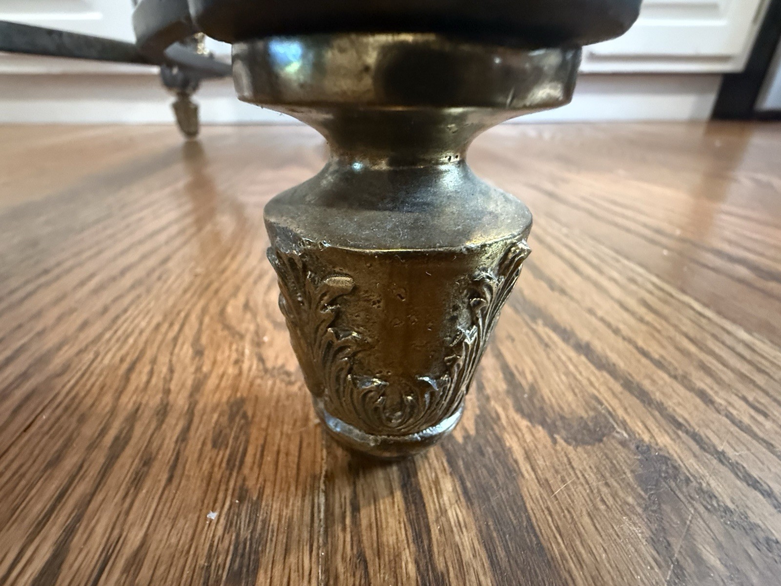 Vintage Maitland-Smith Handmade Penshell Accent Table 1351-190 083