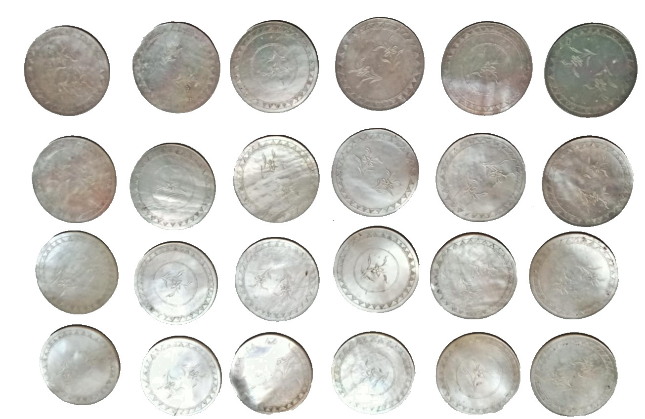 Antique 18th C Chinese Mother of Pearl Round Gaming Token
