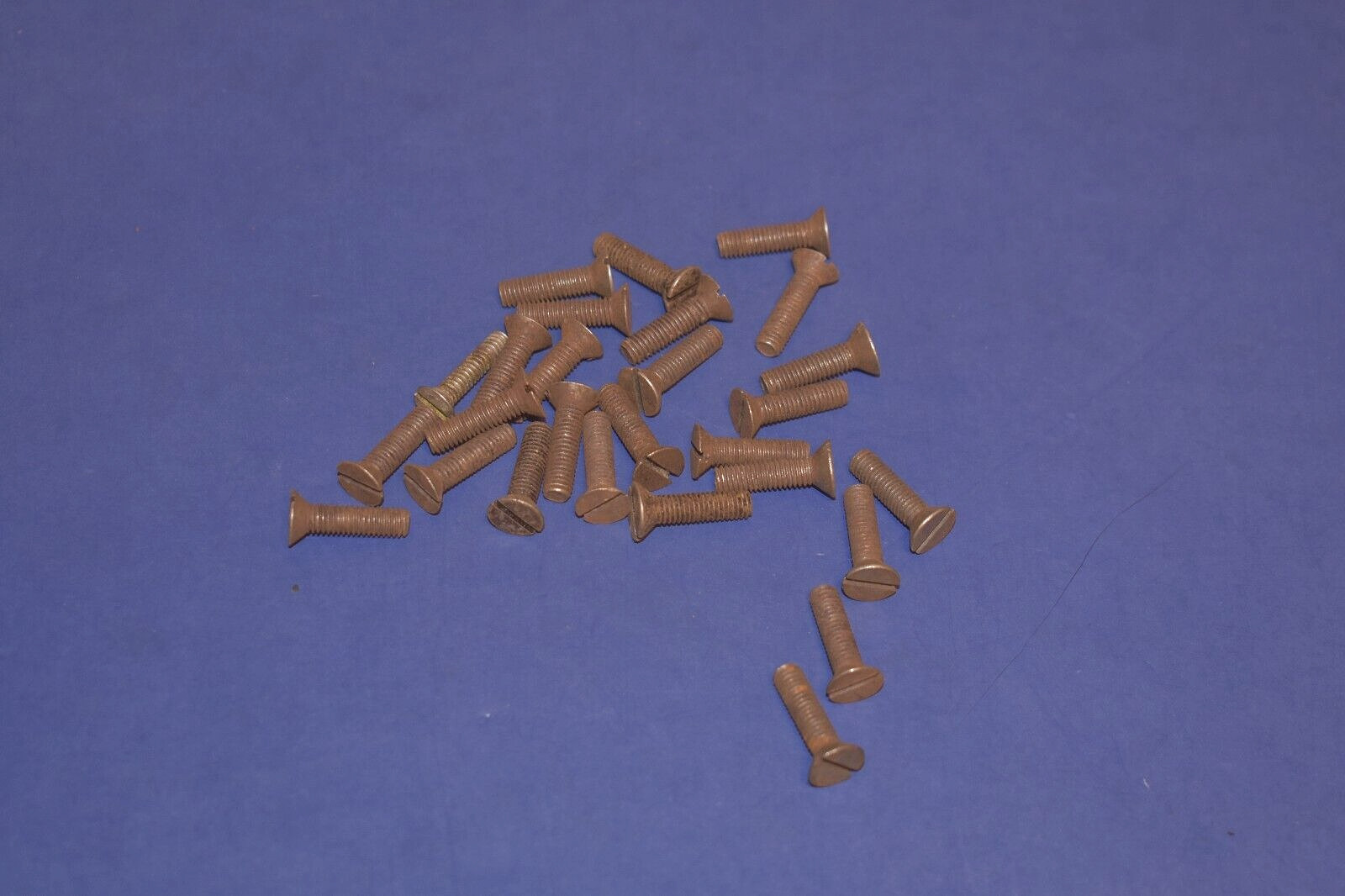 25 Vintage 10-32 x 3/4″ Slotted Flat Head Steel Machine Screw Bolt 3/8″ Head