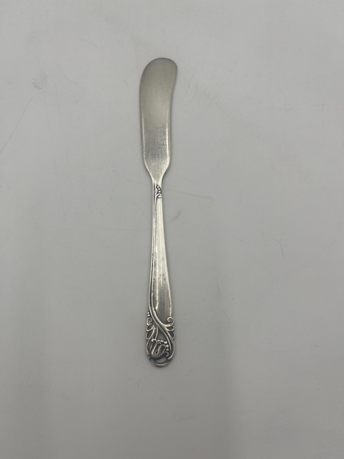 “Spring Glory” Flat Solid Butter Spreader Knife-5 3/4″ International Sterling