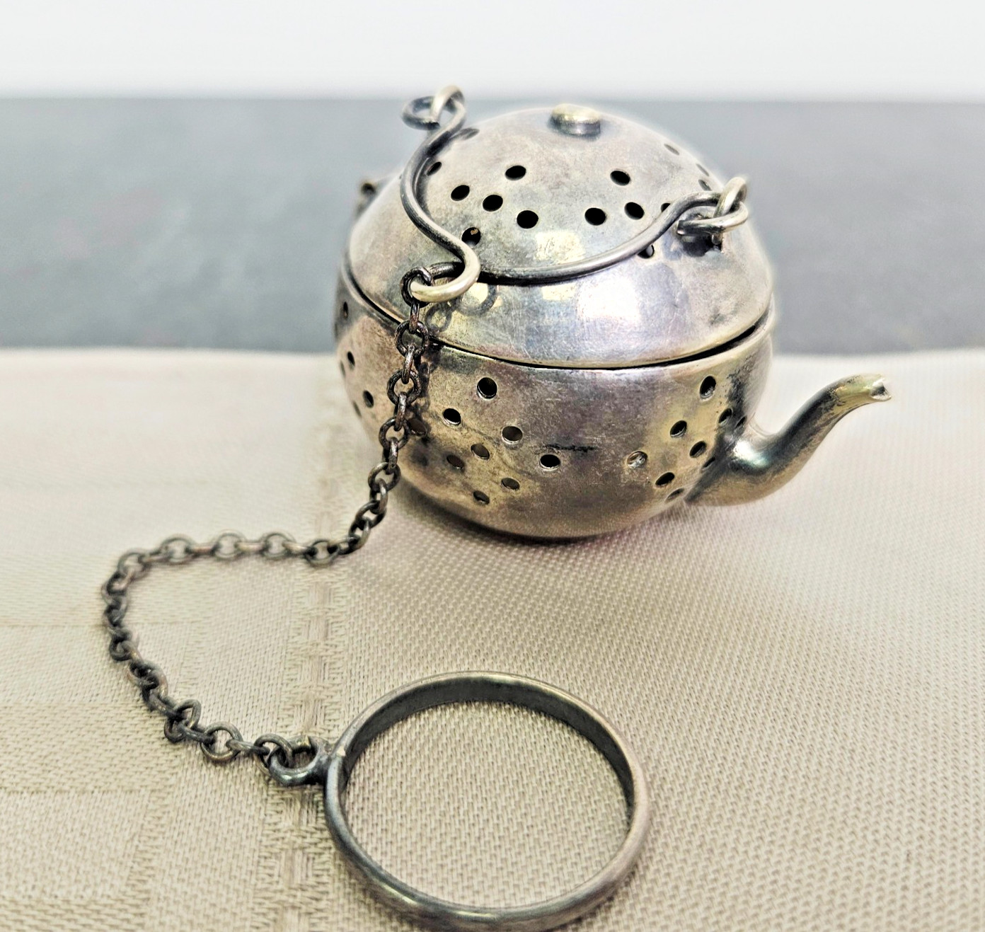 Vintage Sheffield Silver Plate Tea Strainer Infuser Ball Chain GW Figural Teapot