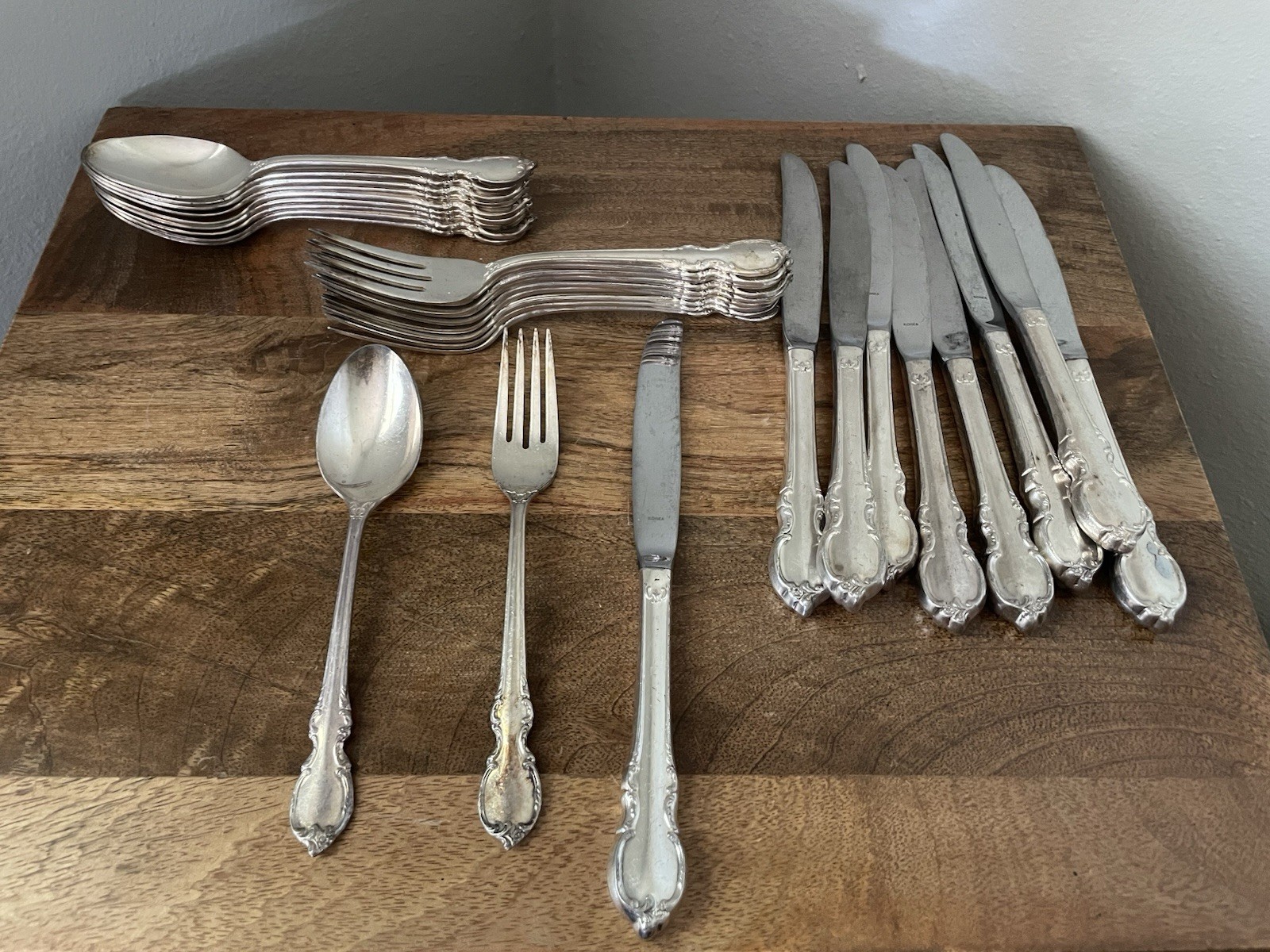 INTERNATIONAL DEEP SILVER PLATE FLATWARE LOUIS ROCOCO Style 29 Piece Set