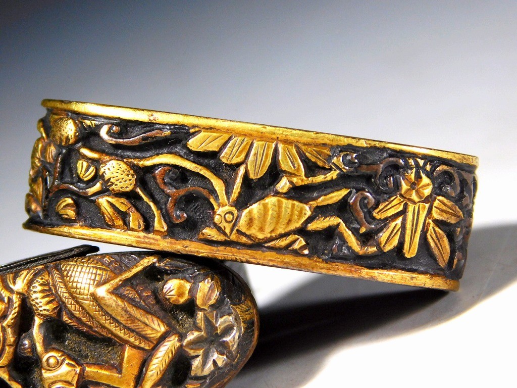 Mino School Signed Mantis & Crickets Fuchi Kashira Edo original tsuba antique