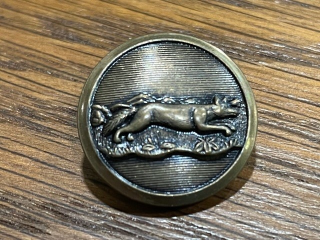 ANTIQUE VINTAGE PICTURE BUTTON FRANCE 8 SPORTING HUNT  DOG FOX  3/4 brass