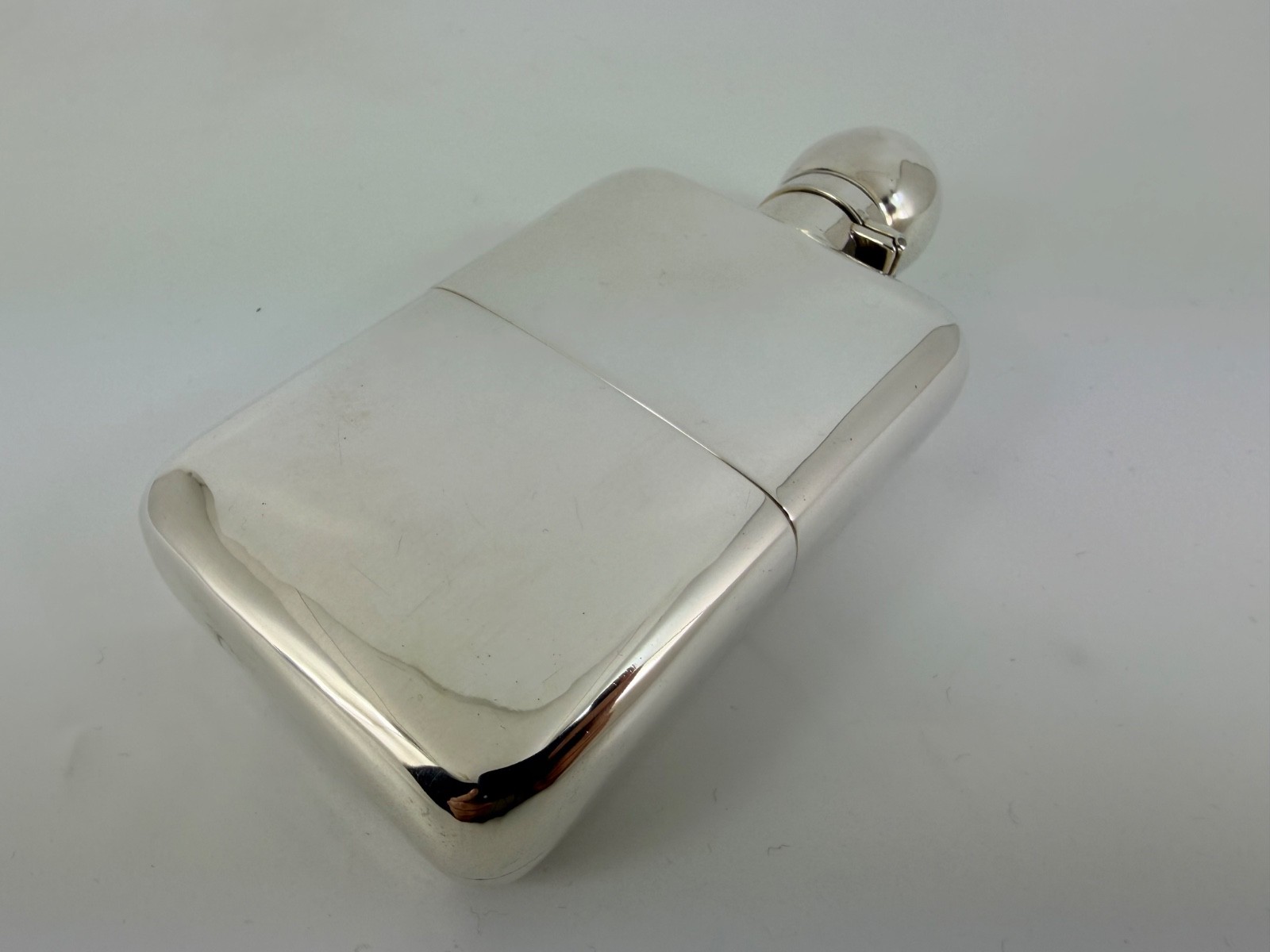 SOLID STERLING SILVER HANDSOME VICTORIAN PLAIN HIP FLASK LONDON 1894 184G