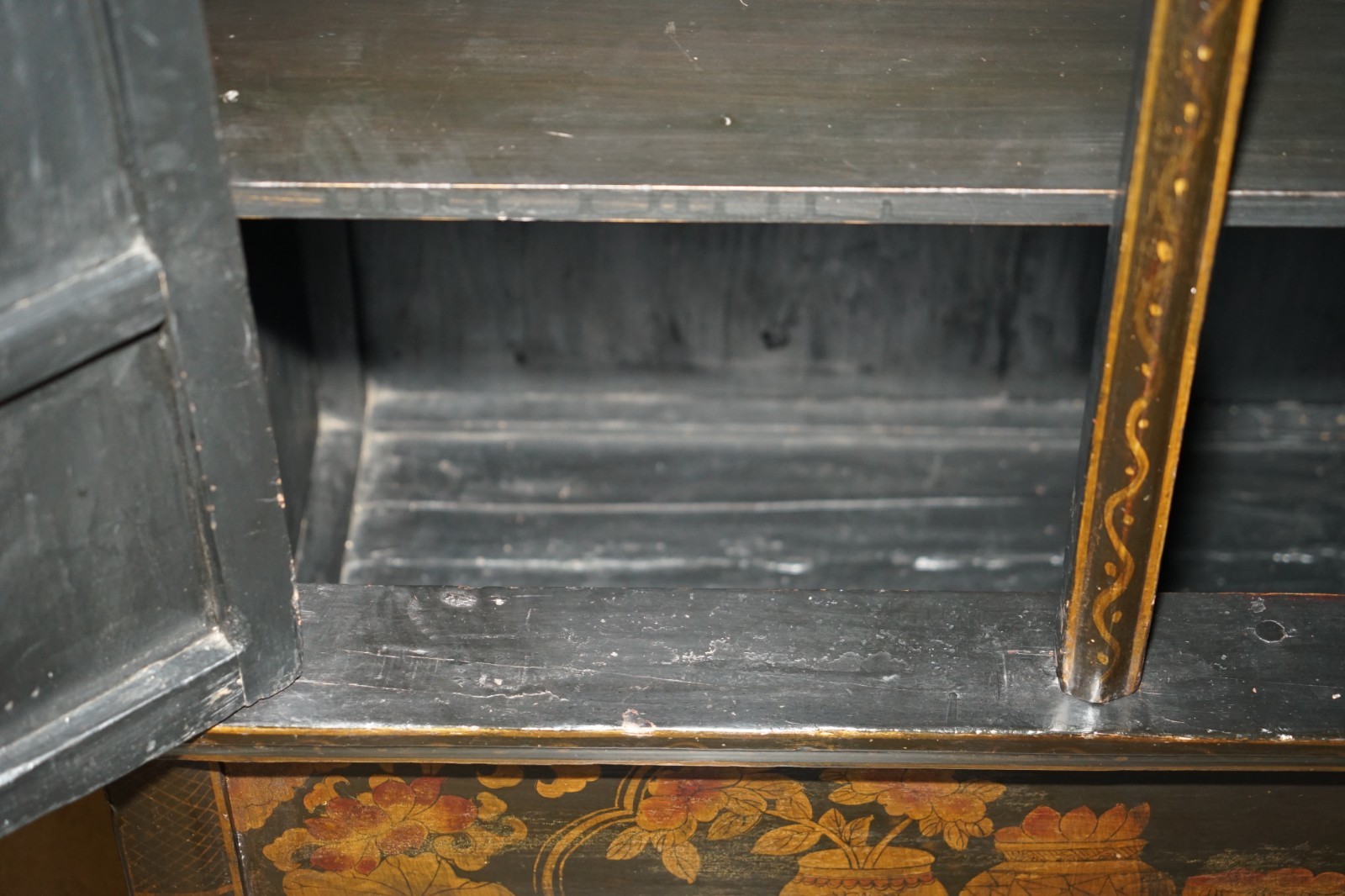 CHINESE EXPORT CHINOISERIE CIRCA 1920 PAINTED LACQUERED WEDDING CABINET WARDROBE