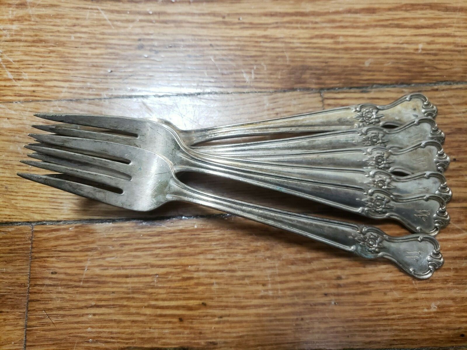 6 ANTIQUE VINTAGE COLLECTABLE * OLD COMPANY * SILVER PLATED FORKS 6.75″- MONO