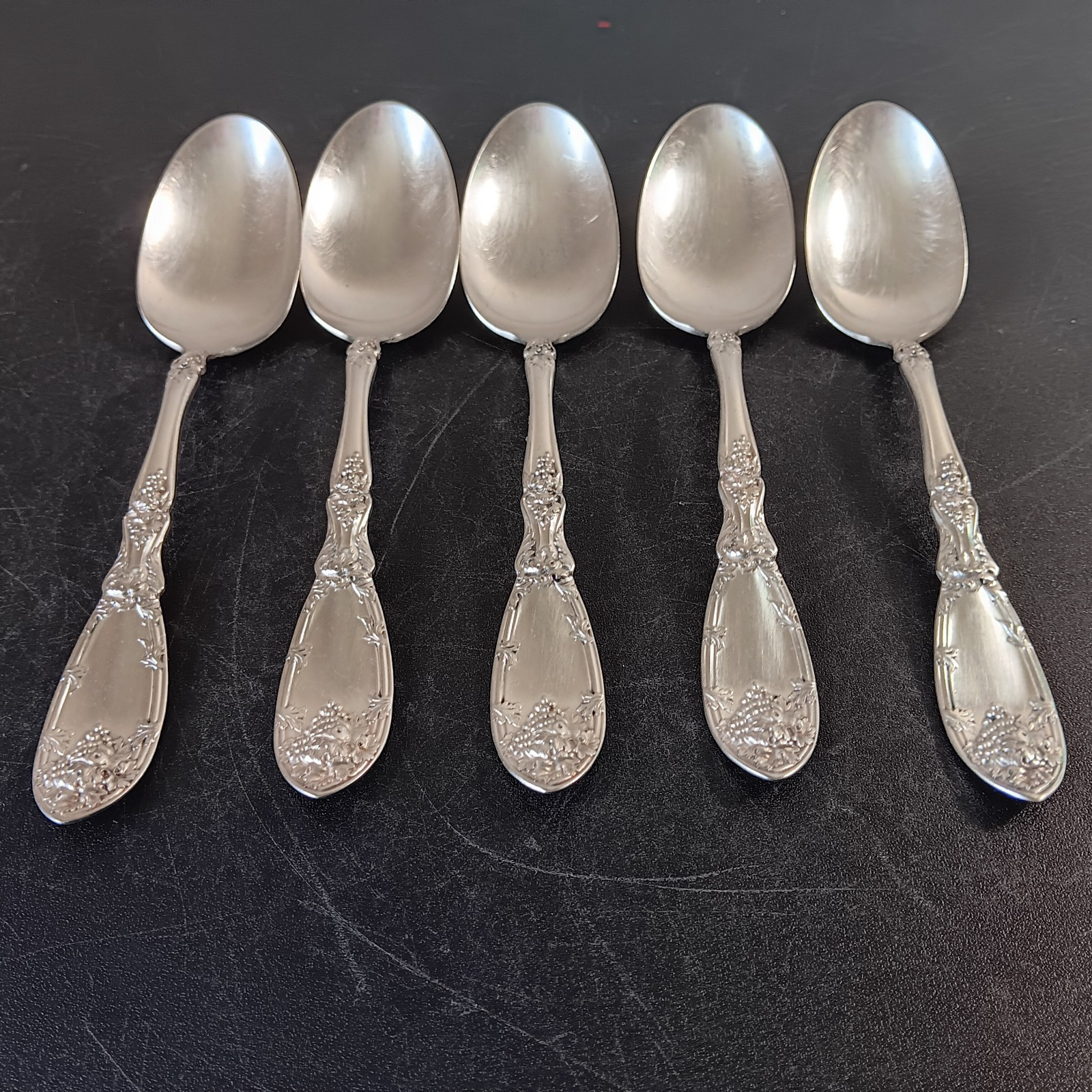 Set Of 5 1881 Rogers A1 La Vigne Grape Cluster Silver Plated Soup Spoons
