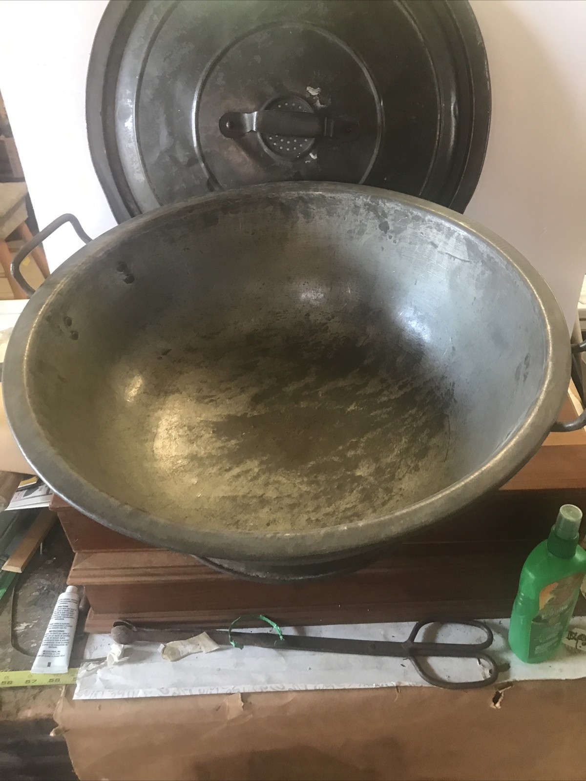Vintage Bread Dough Riser Pan with Vented Lid Also A 18” Wooden Rolling Pin!￼
