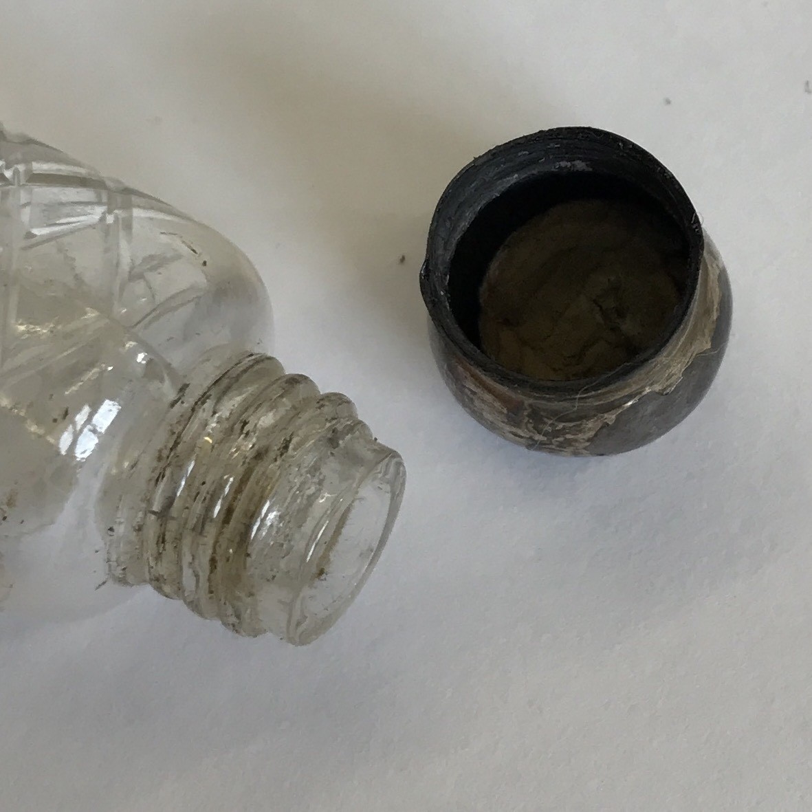 Antique Solid Silver Topped Scent Bottle 1914 6cm In Height