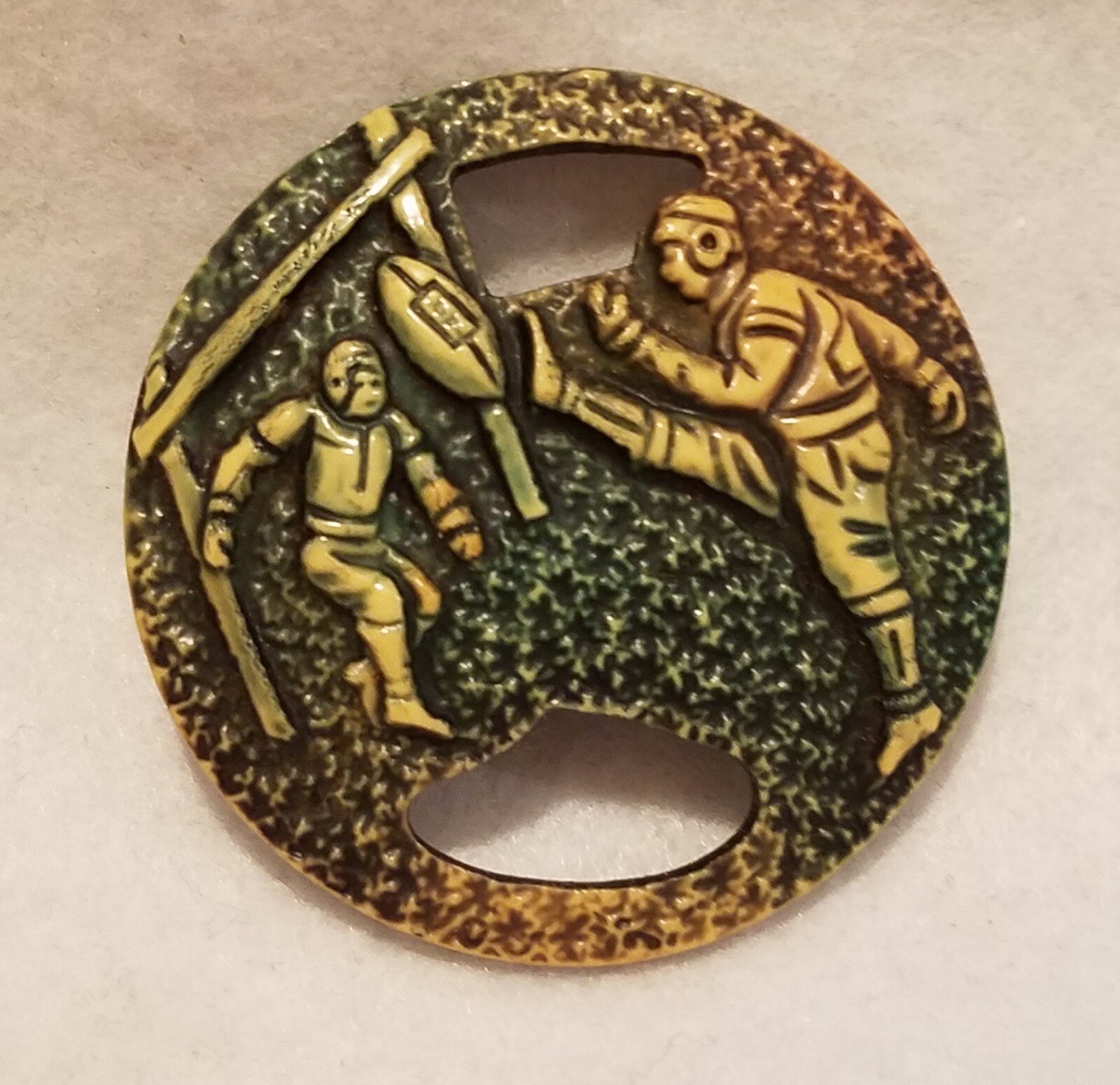 LARGE VINTAGE 1-PC 30’s CELLULOID BUTTON W/A FOOTBALL KICKER SCENE. 1-15/16”