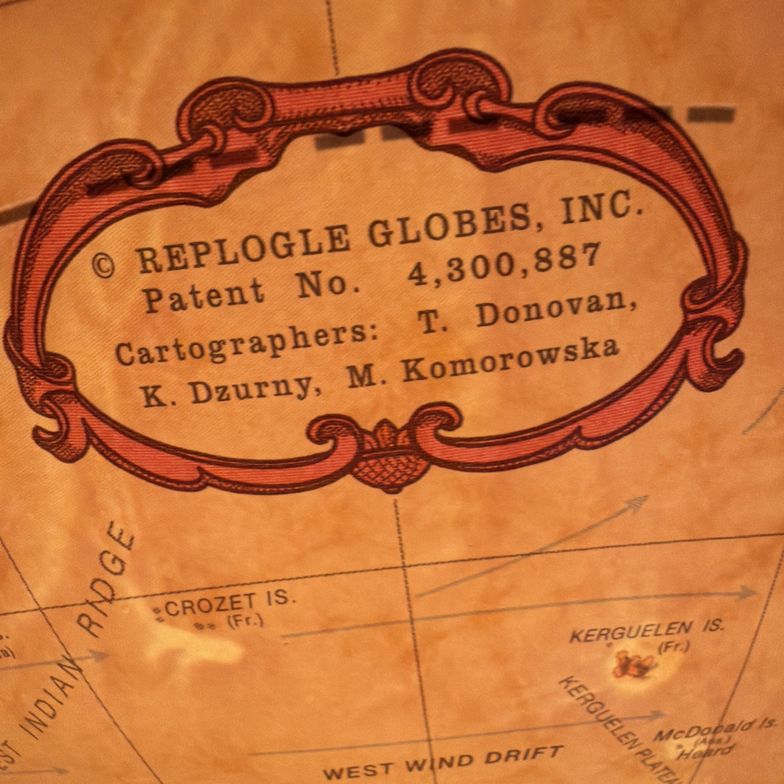 “Vintage” Replogle Heirloom illuminated floor globe 35 in. Cherry Wood Base