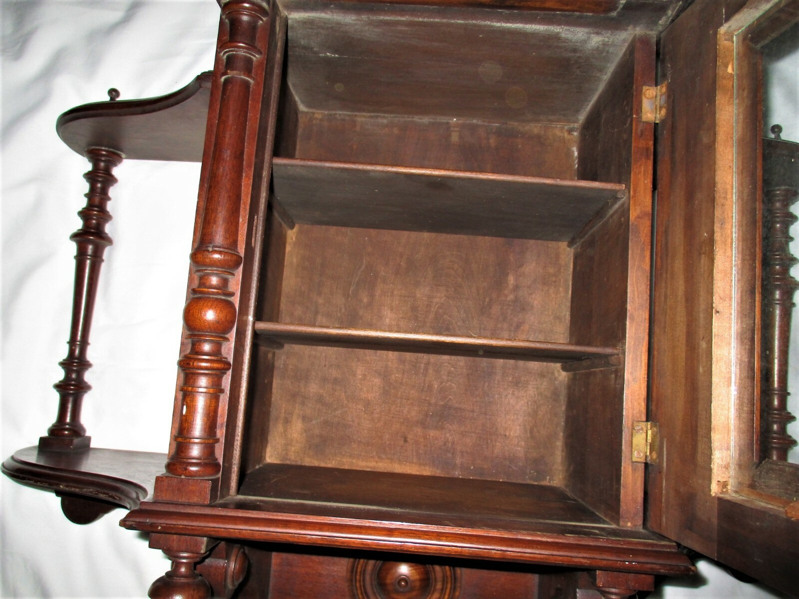 ANTIQUE USA VICTORIAN WOOD FURNITURE CABINET CAST IRON KEY LOCK HOME WALL SHELF