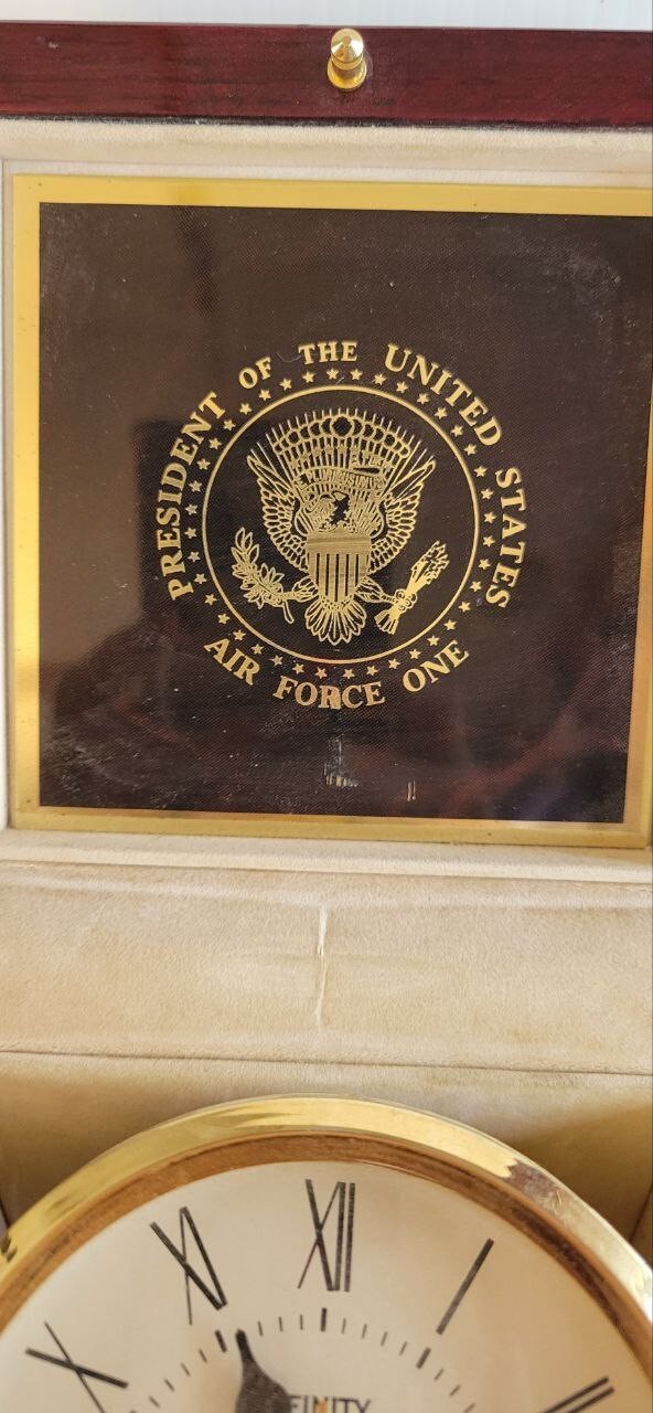 THE GREAT SEAL CLOCK