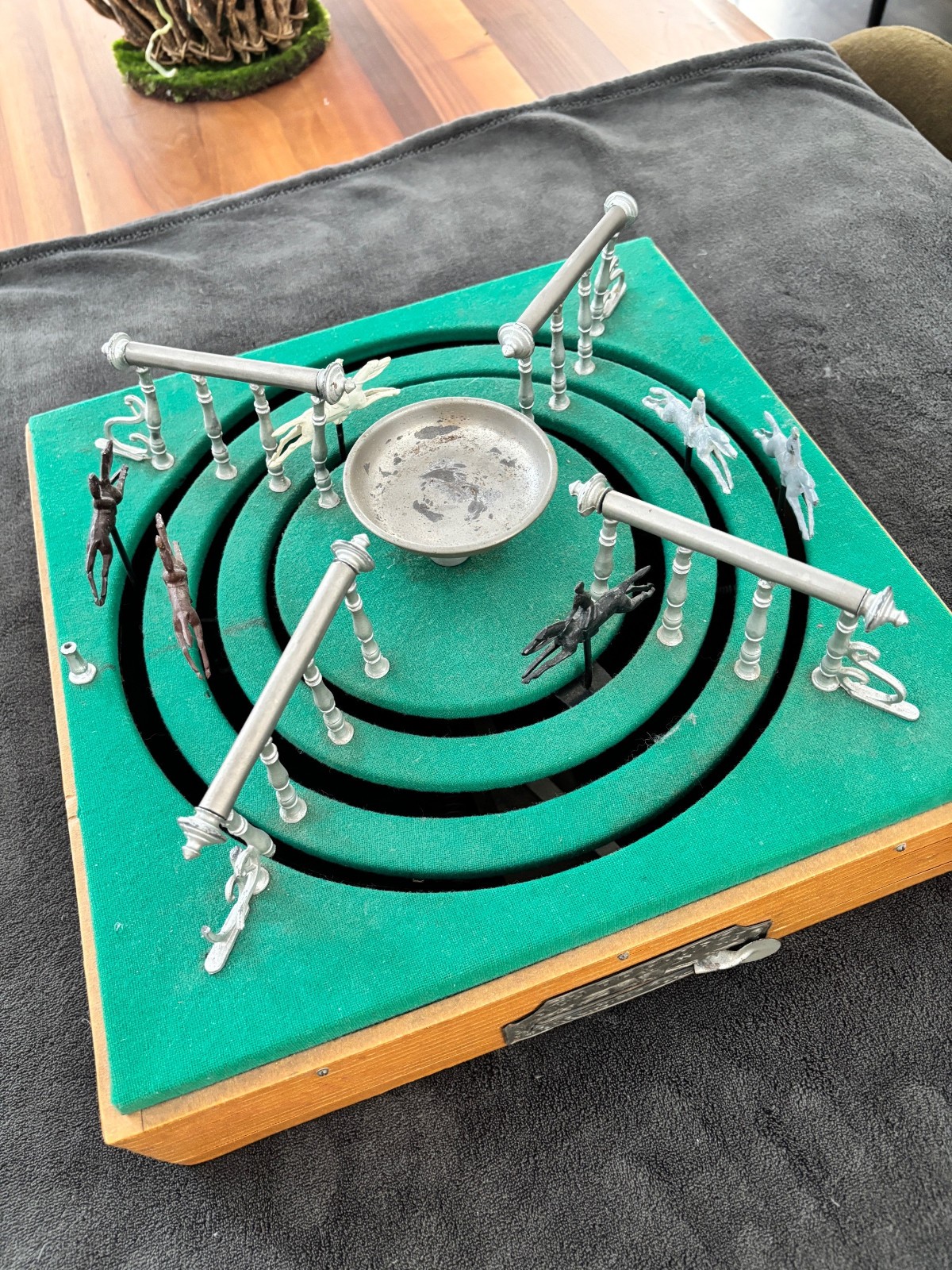 Jeu De Course M.J. & Cie France – Pre-War 3-Lane Horse Racing Game in Great Cond