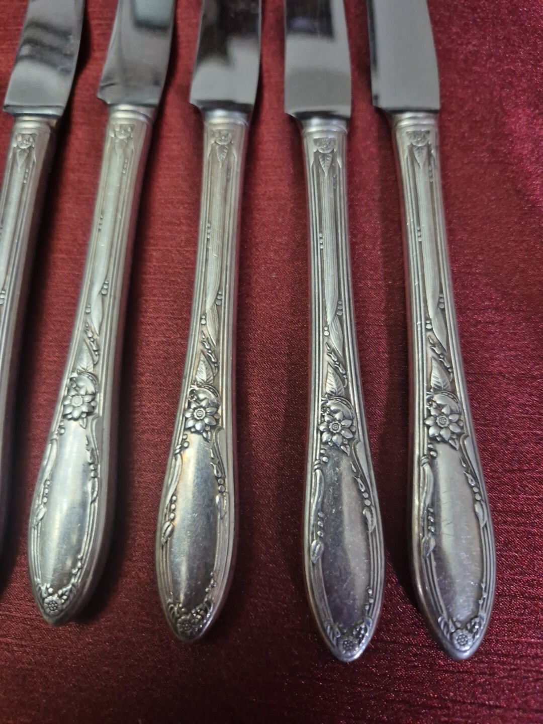 Oneida Heirloom Plate Virginian Pattern Lot Of 6 Hollow Handle Dinner Knives