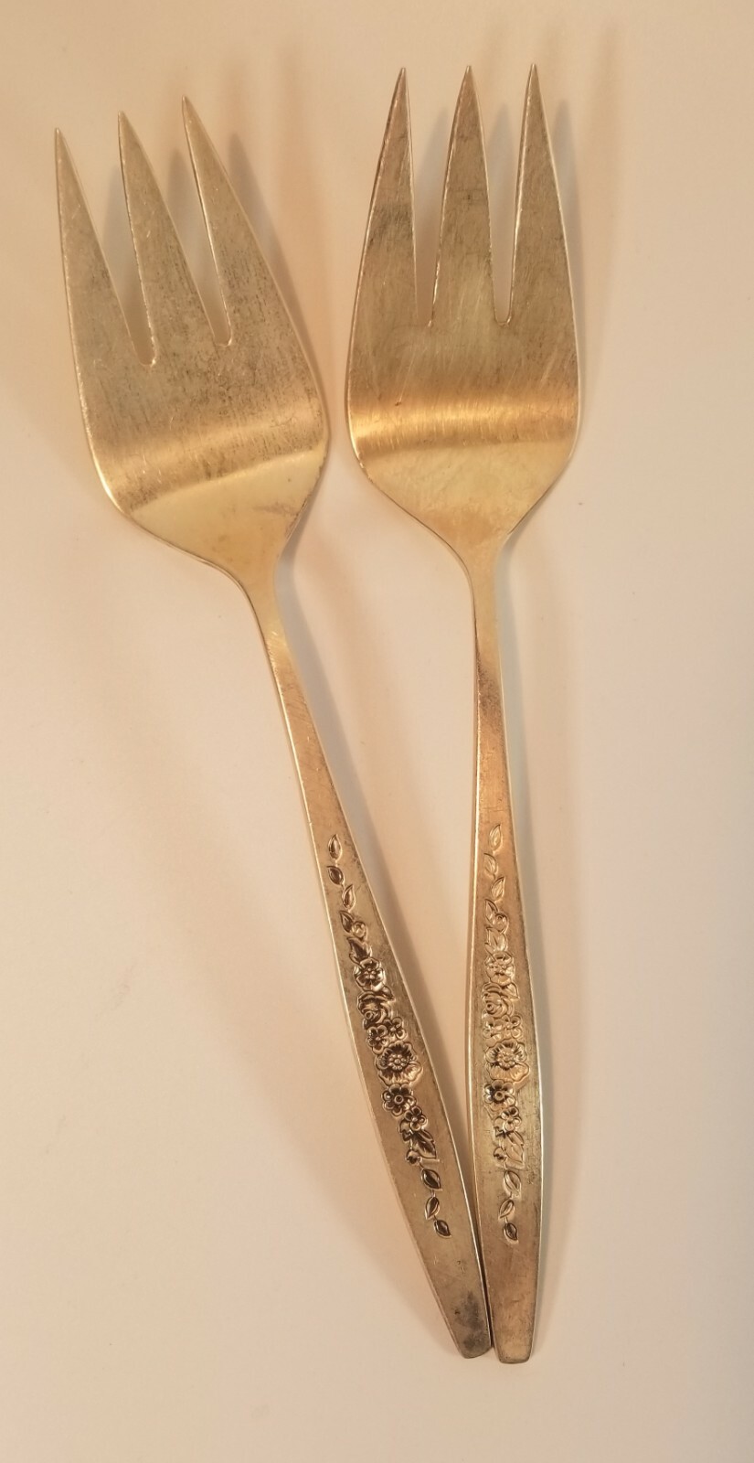 LOT of 2 International Deep Silver LAUREL MIST Silverplate Serving Forks Roses