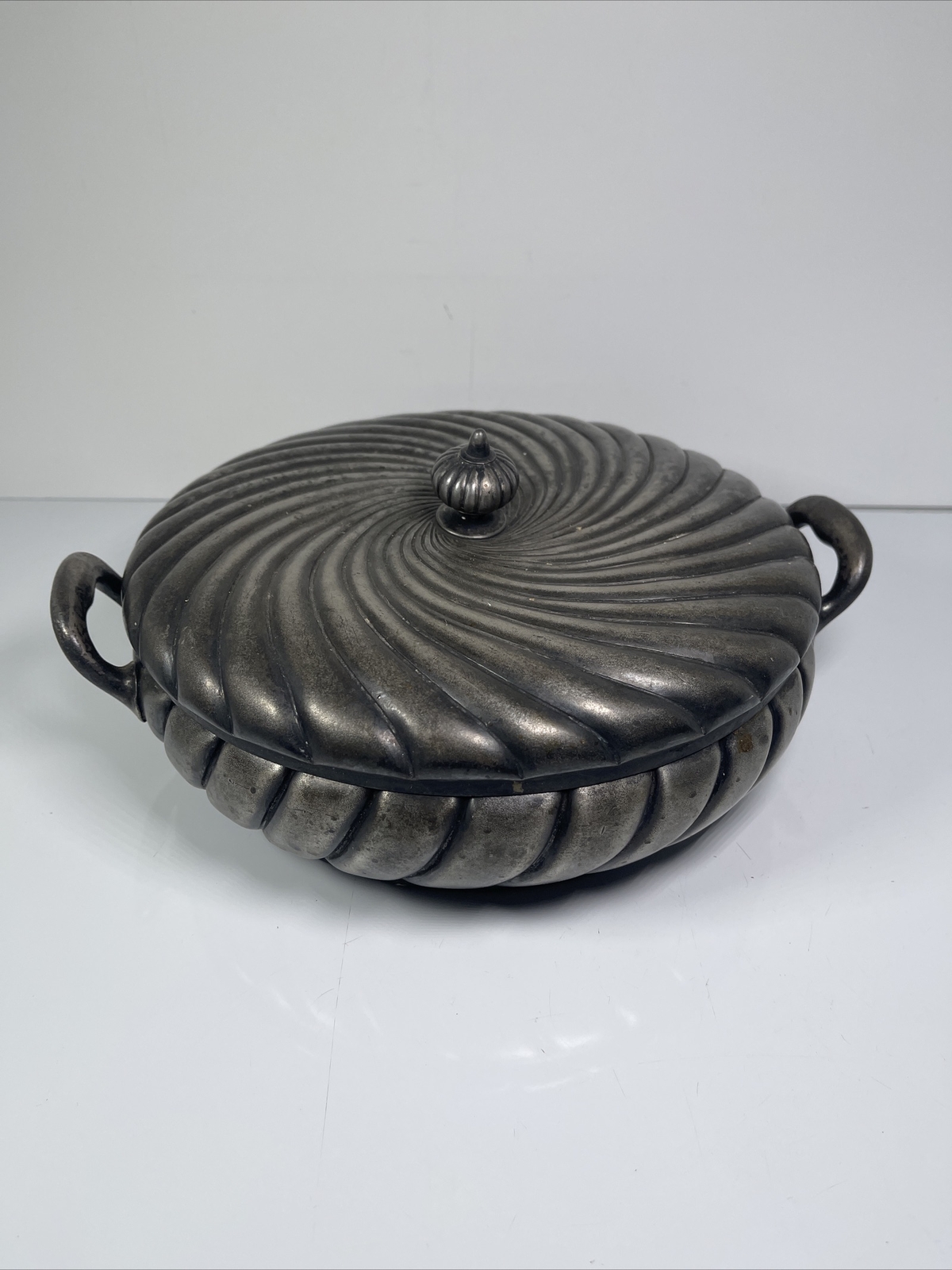 Antique Middletown Serving Dish & Lid – Silverplate Hard White Metal Swirl