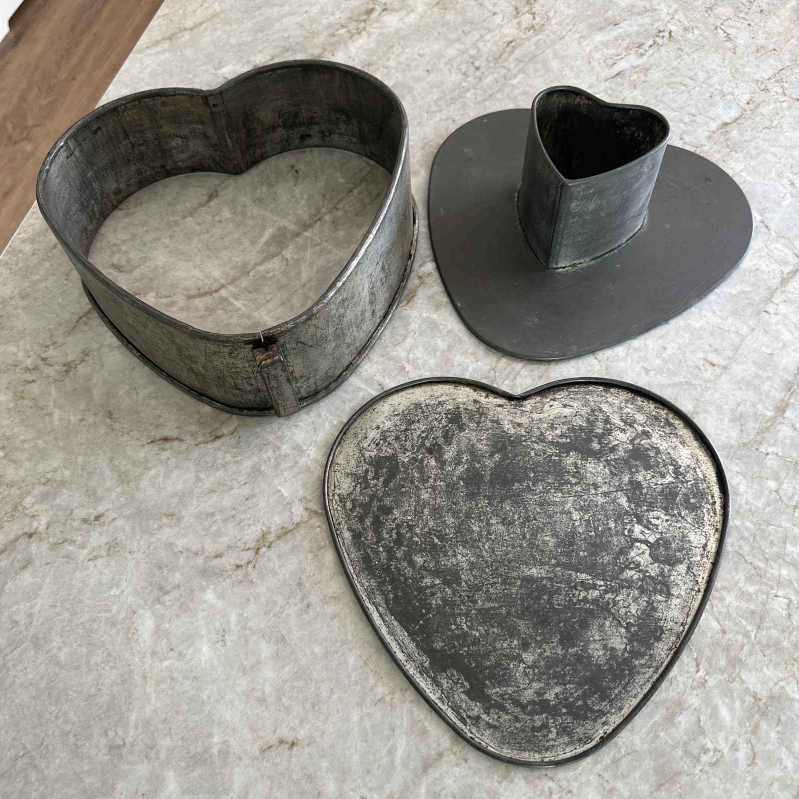 Vintage Handcrafted Tin 3 Piece Heart Mold Cake Pan Cool Latch