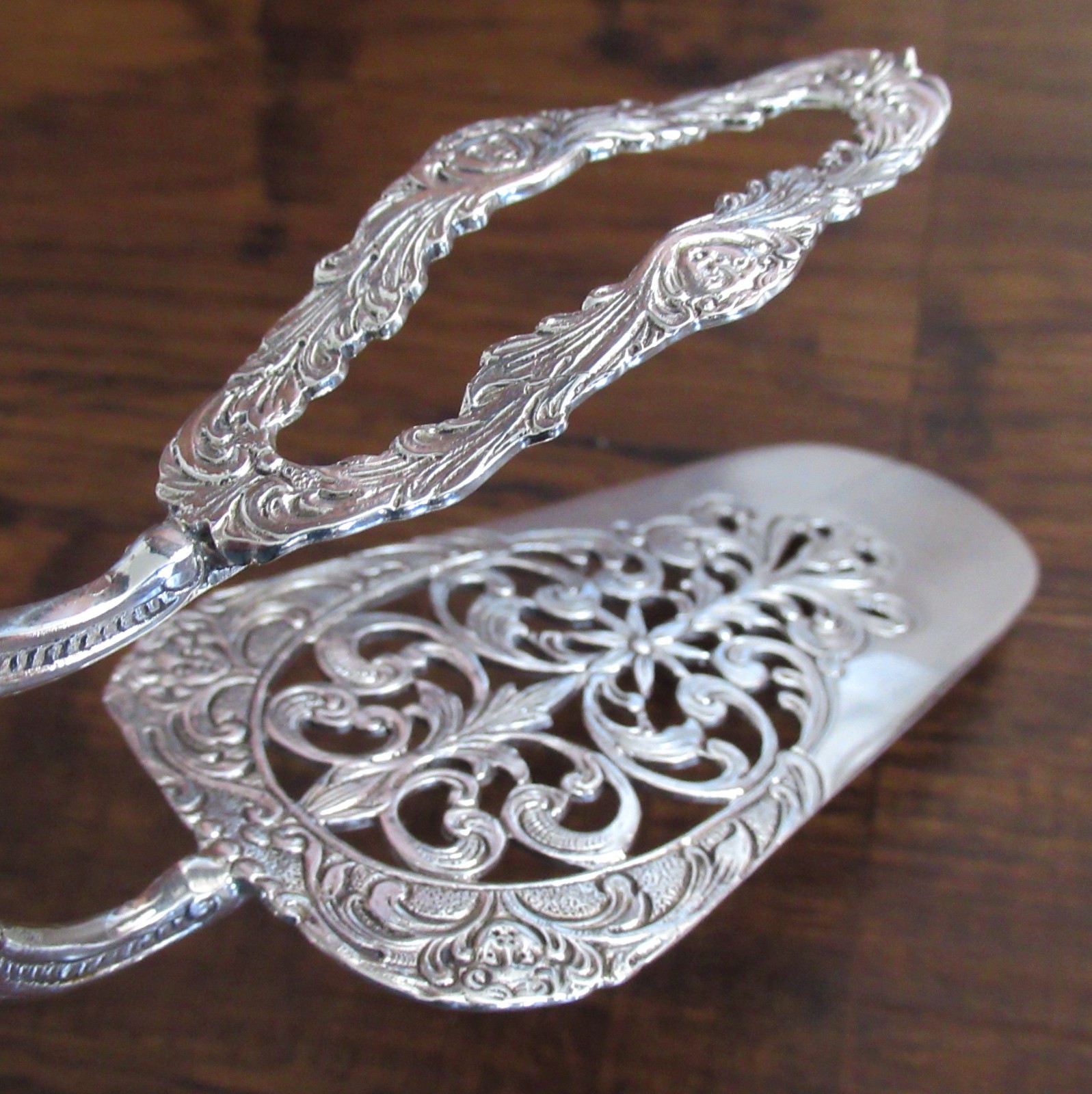 Antique German 800 Silver Pastry Tongs Cake Dessert Pie Bonbon Server Cherubs