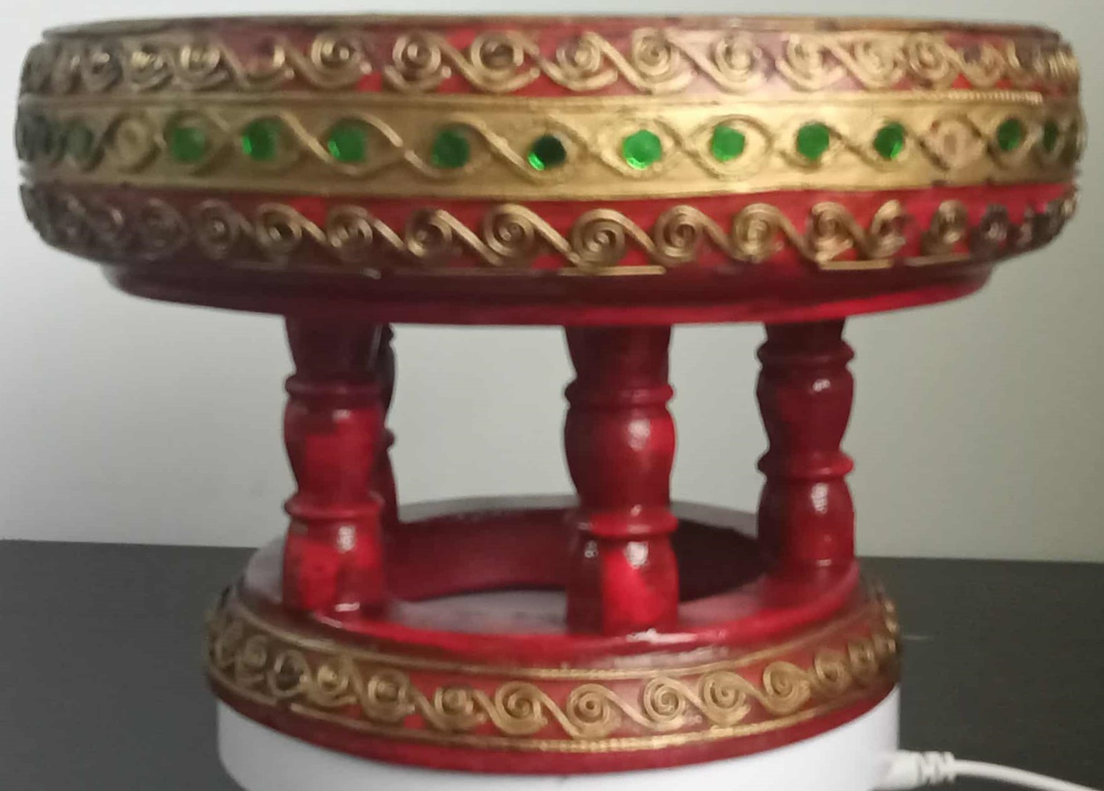 Used item: Teakwood table with glass decoration, damaged as shown in the picture