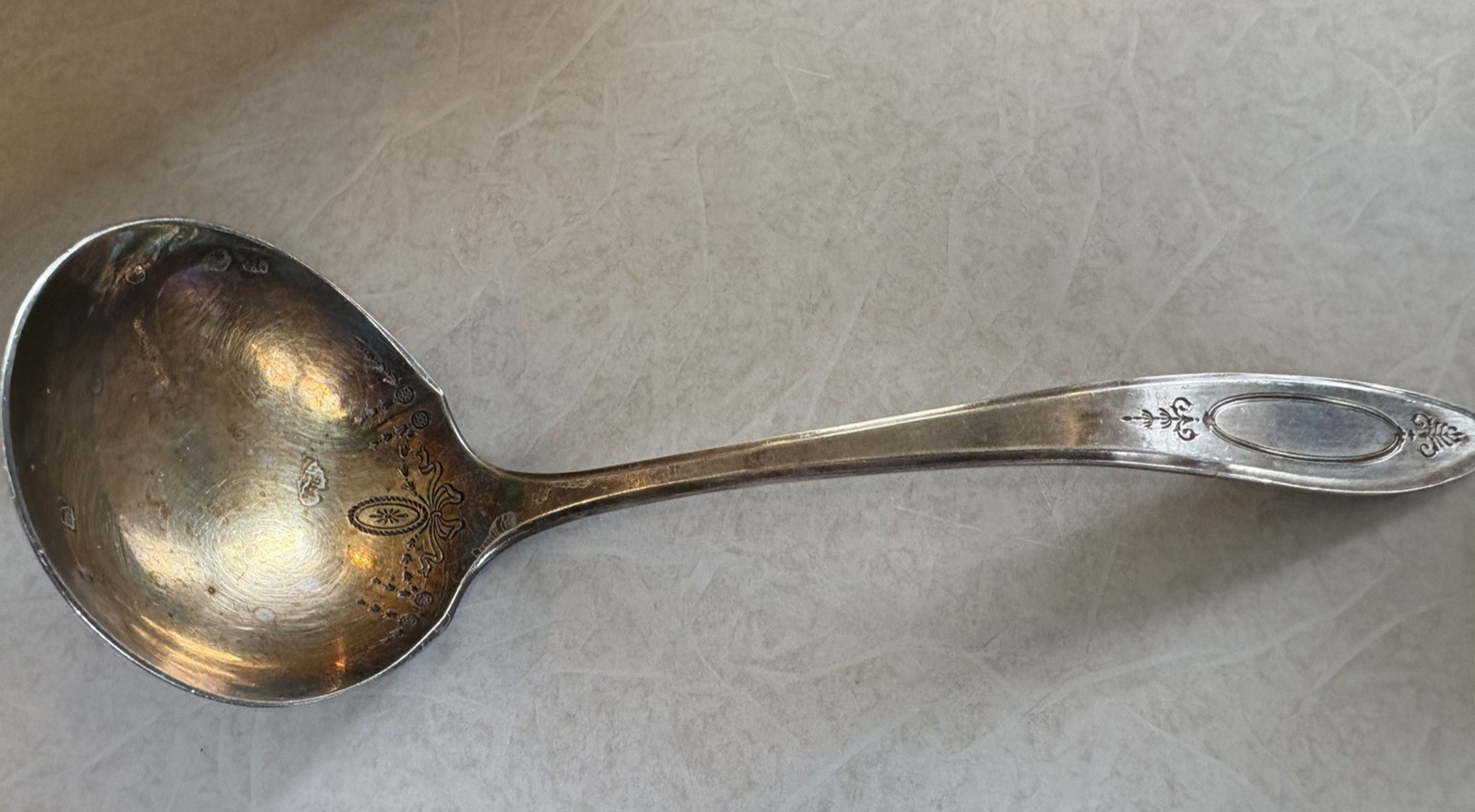 Oneida PATRICIAN Silverplare Gravy Ladle-1914 Medallion and Garland Pattern
