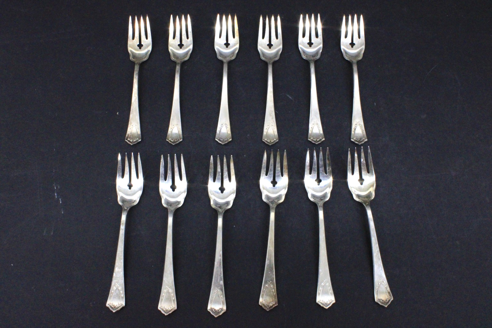 International Silverplate R&B Jewell 6″ Fish Side Pierced Forks Set of 12
