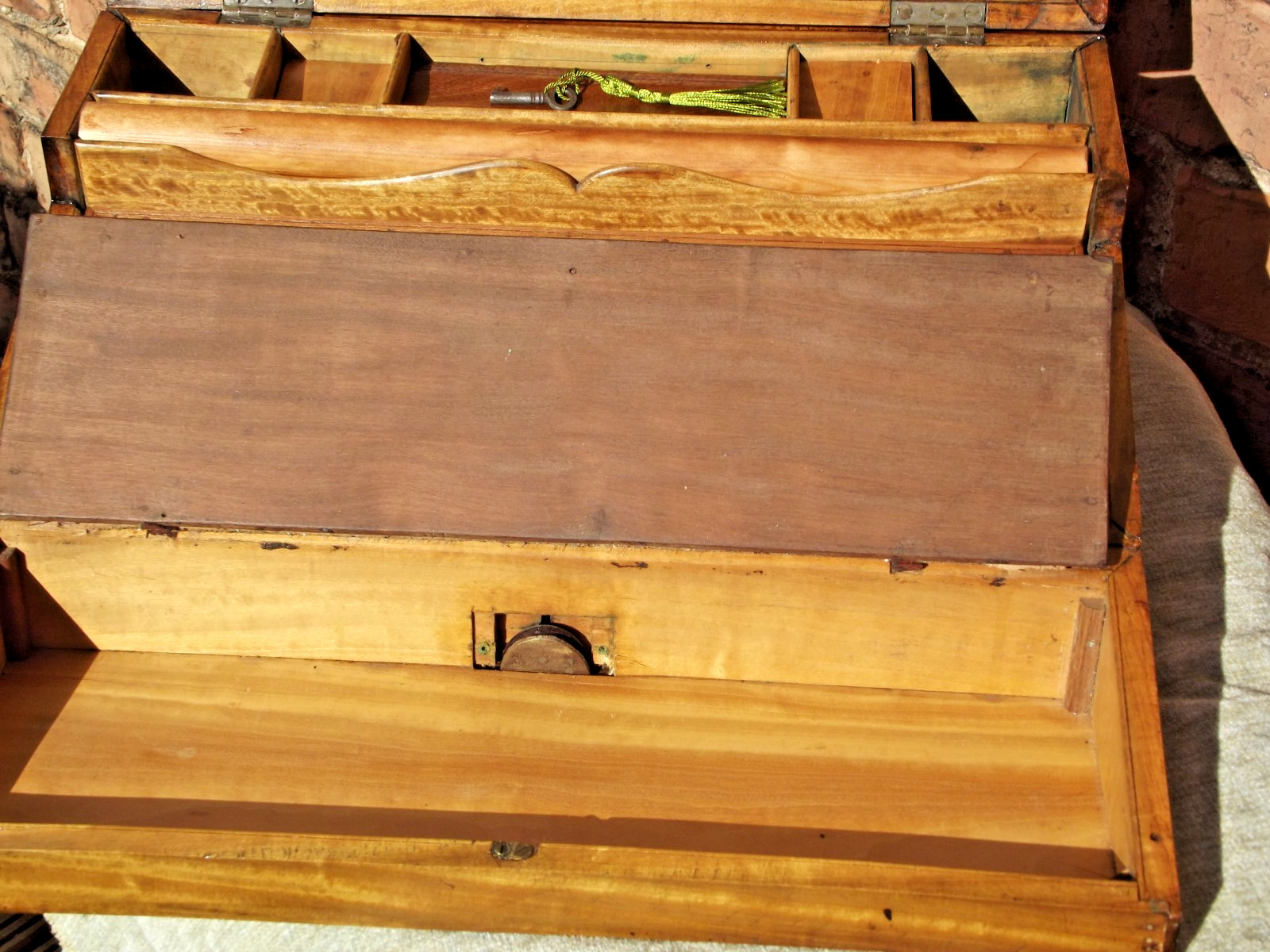 Interesting three-fold Writing Slope with ruler two types of secret compartments