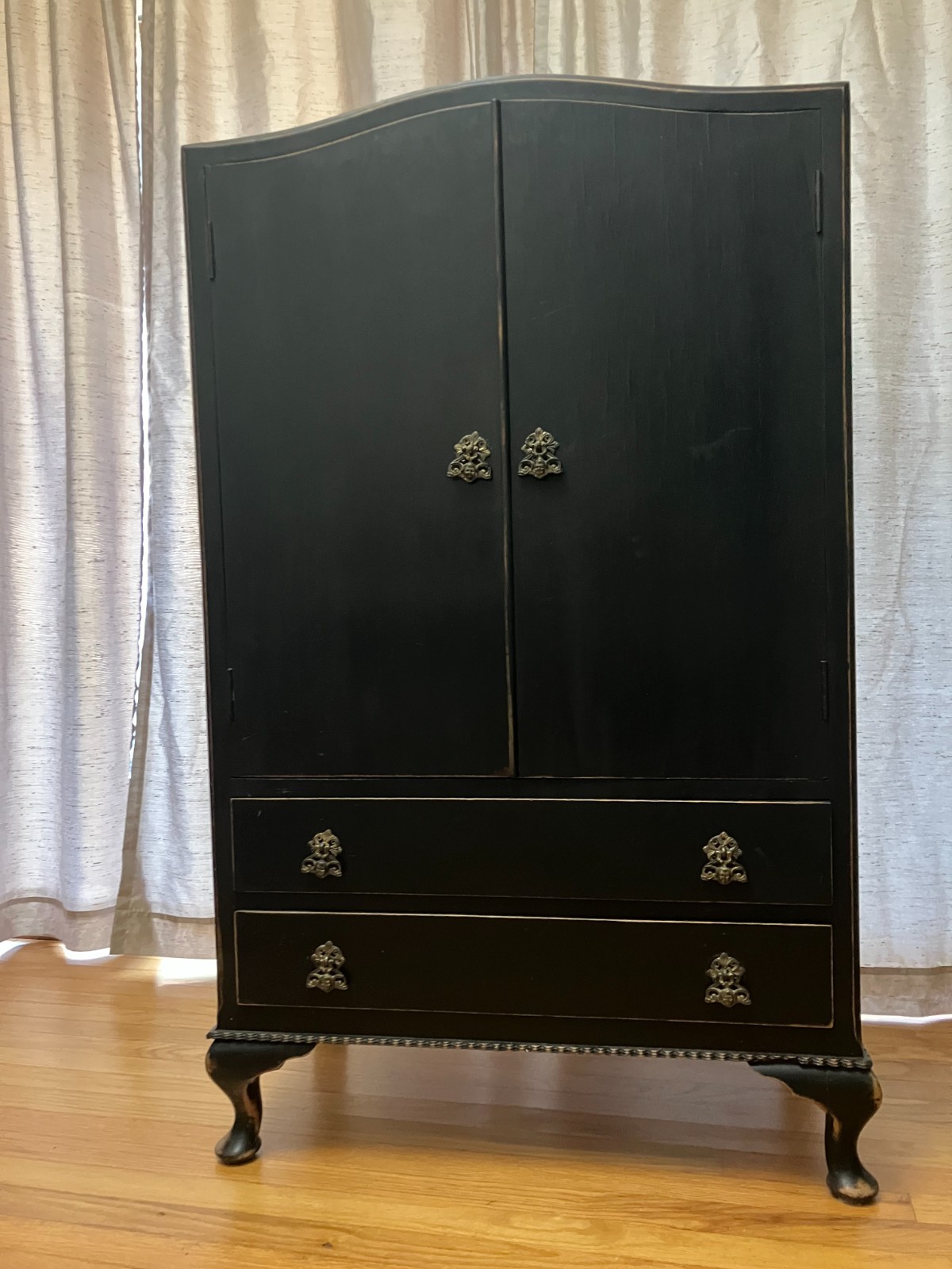Cocktail cabinet Queen Anne style vintage