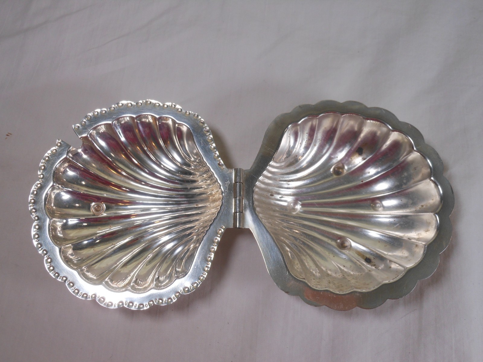 Vintage, Cheltenham, Clam Shell Serving Dish, Silverplate, England. (DS)