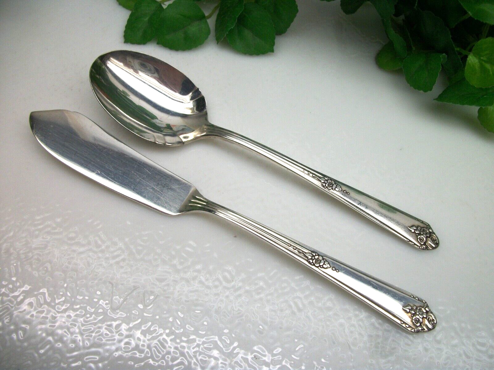 Oneida Community SWEET BRIAR Silverplate Master Butter Knife & Sugar Spoon 1948