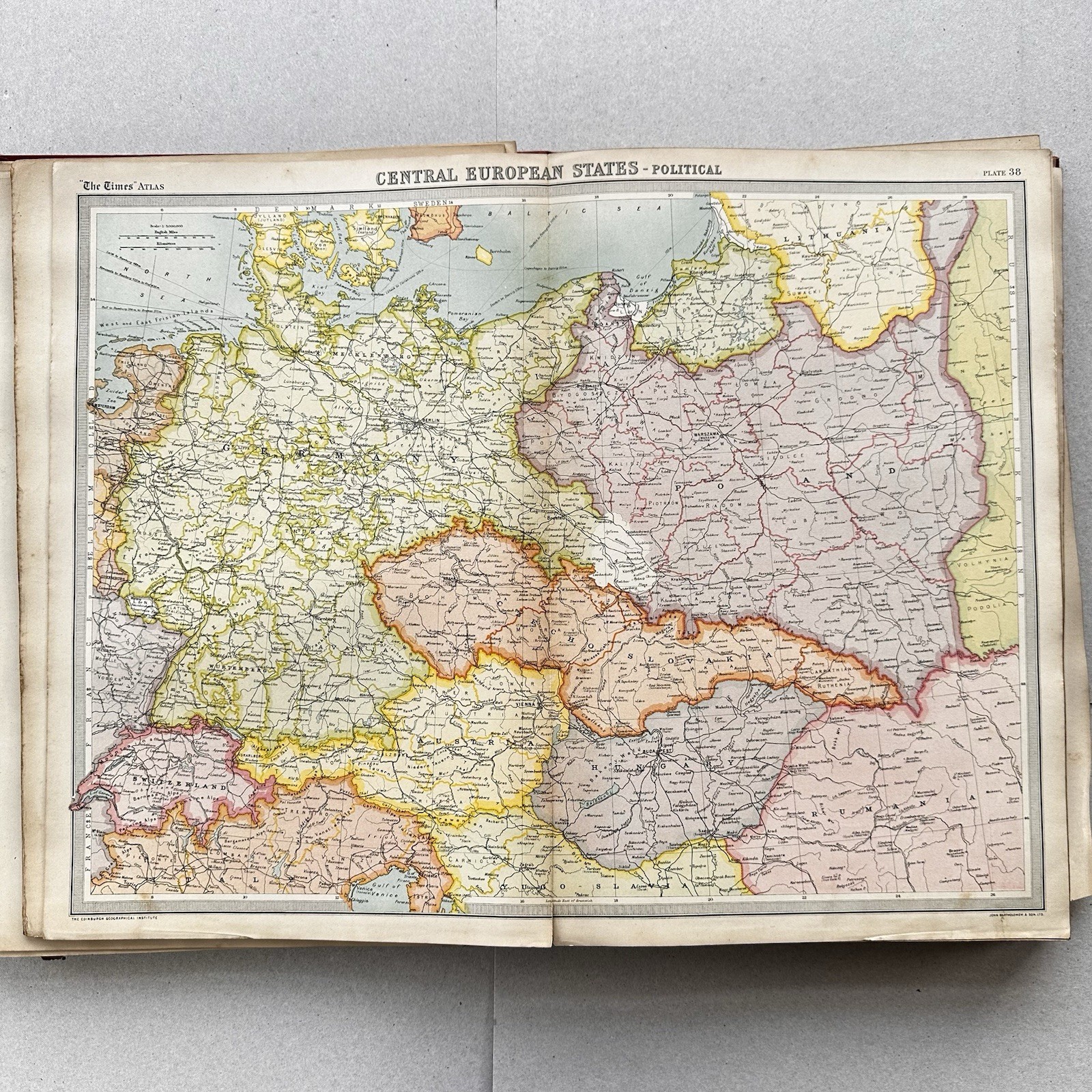 1922 The TIMES Survey Atlas of the World 112 maps Selfridge Edn Pre War (M)